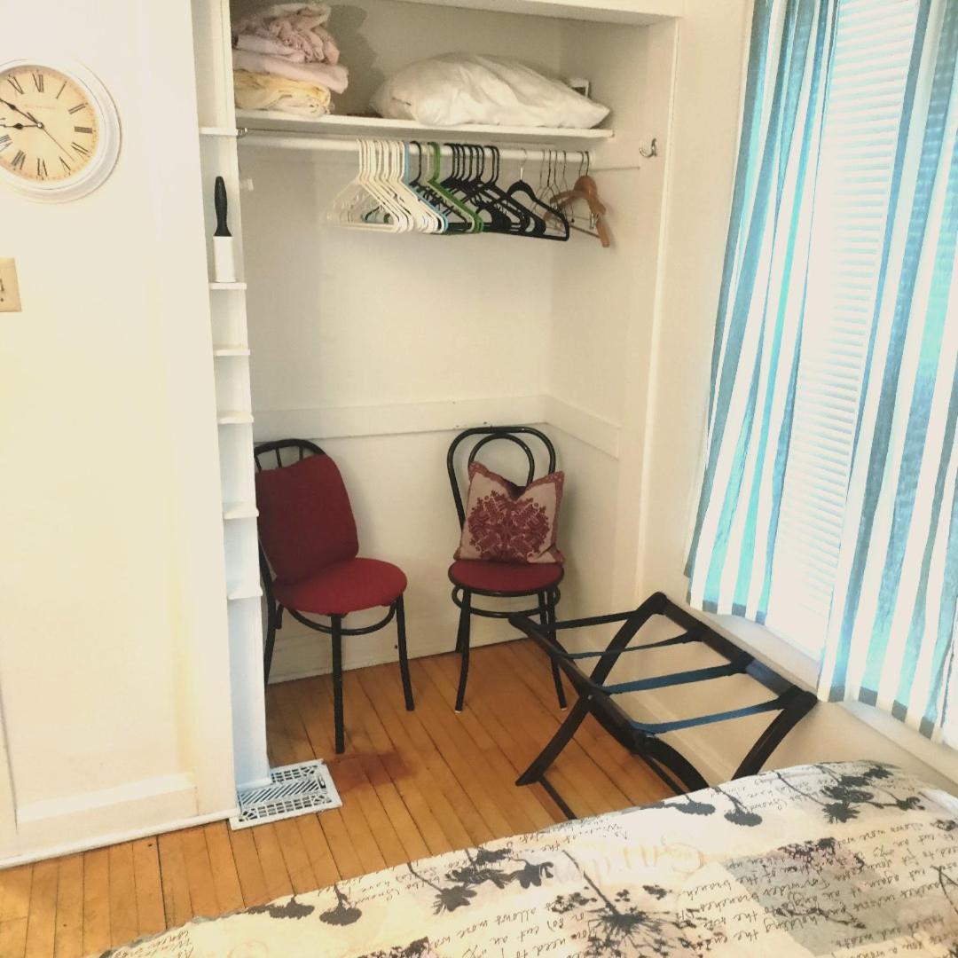 Comfortable 3 Bedroom Craftsman In Milwaukee's Bay View Neighborhood Holiday home