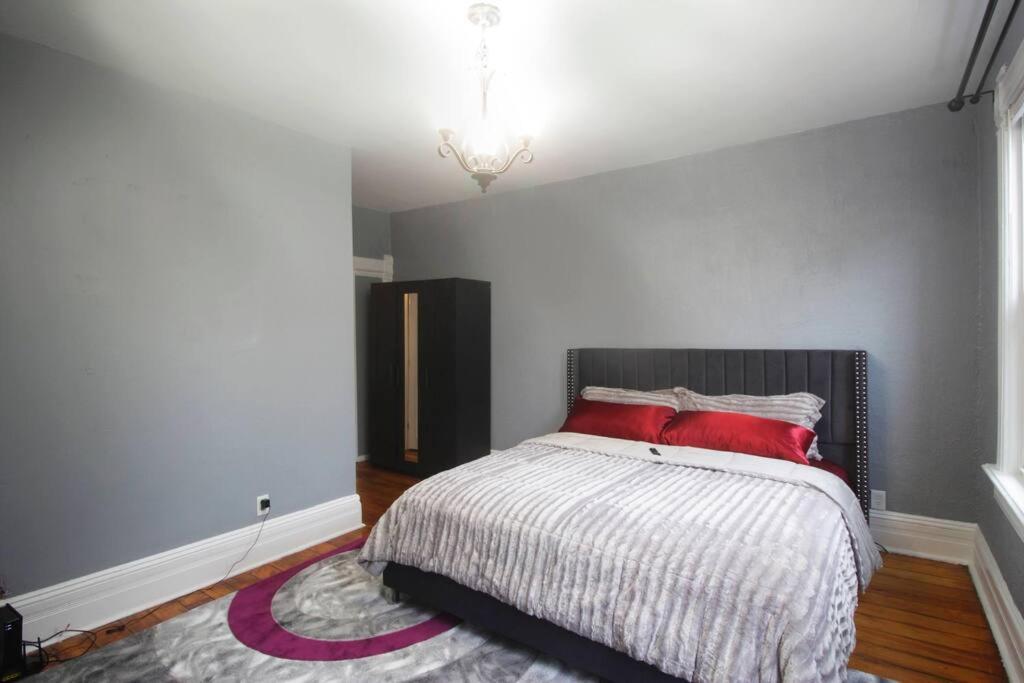 Renovated Brady St. Classic Apartment Milwaukee