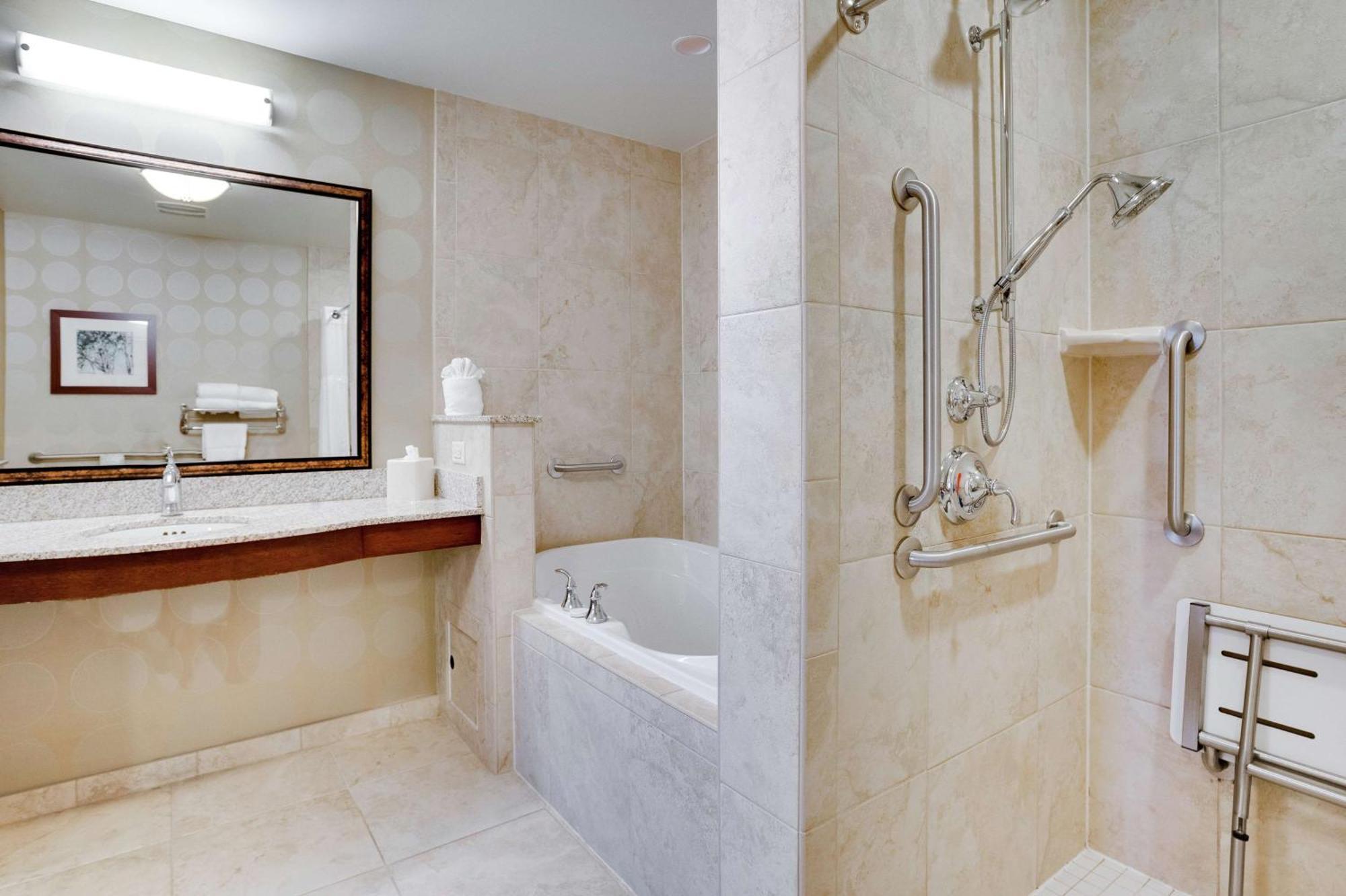 Hilton Garden Airport Hotel 3*