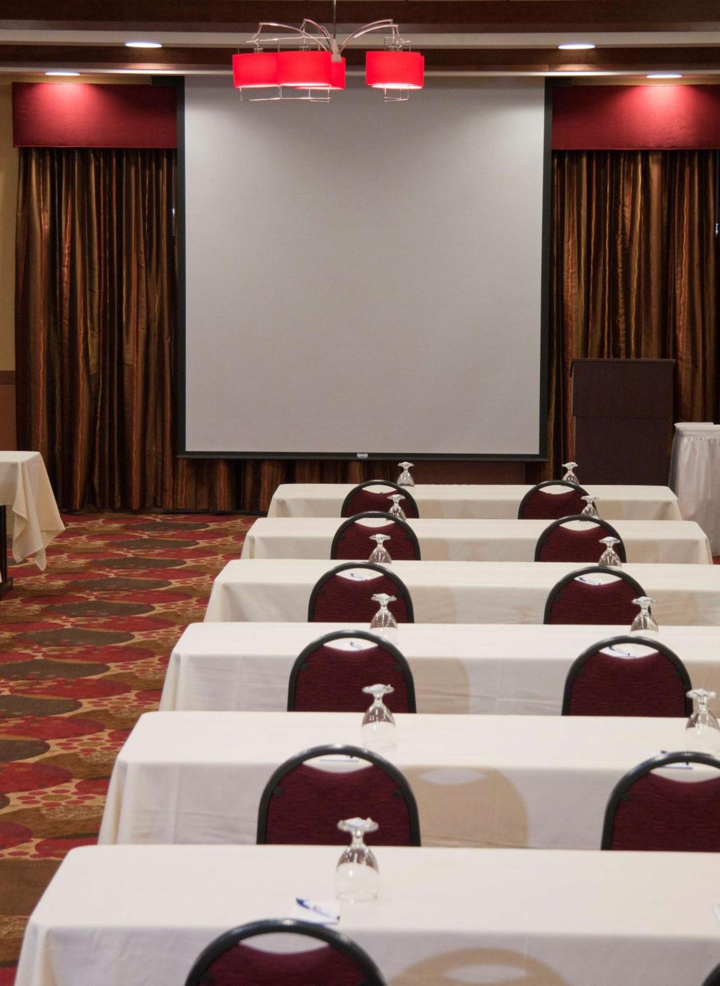 Hilton Garden Airport Milwaukee