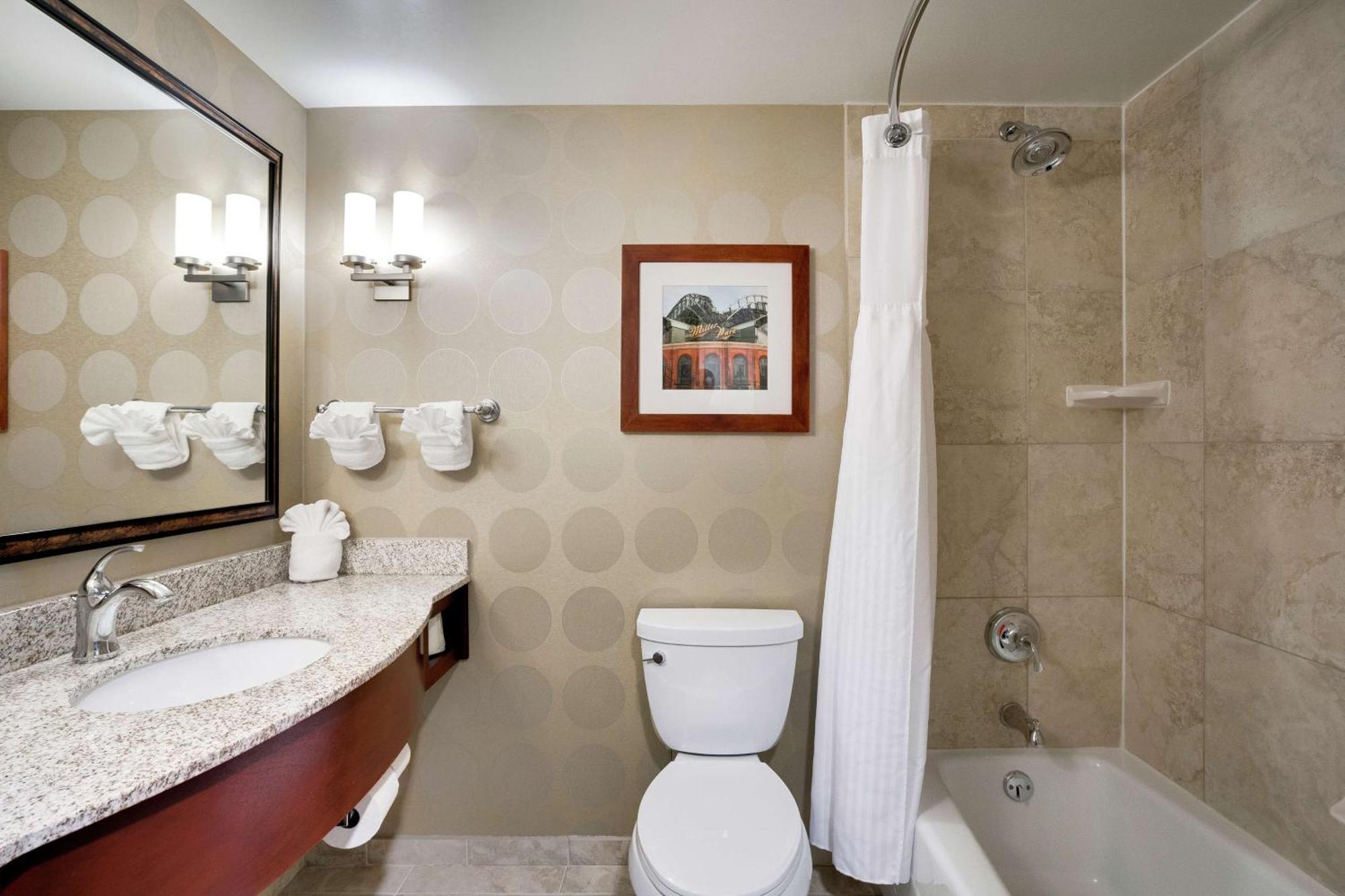 Hilton Garden Airport Hotel 3*