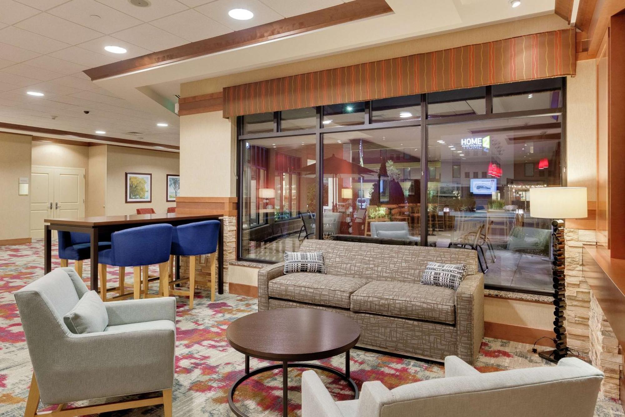 Hilton Garden Airport 3*