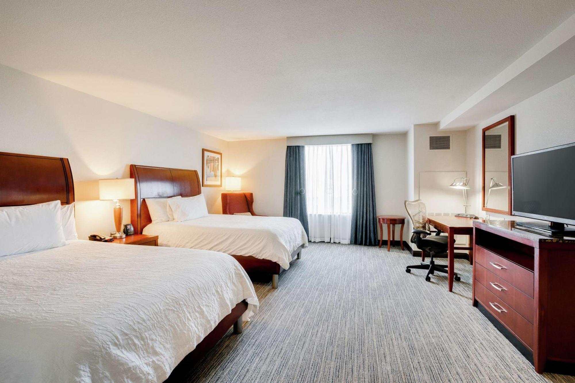 Hilton Garden Airport 3*