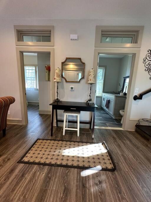 Private W/parking, Location