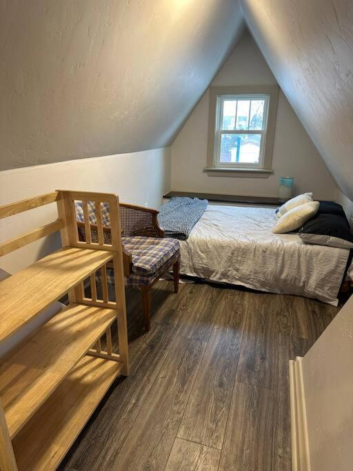 Private W/parking, Location * Milwaukee