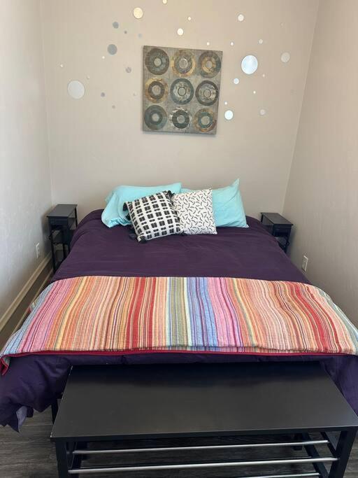 Private W/parking, Location