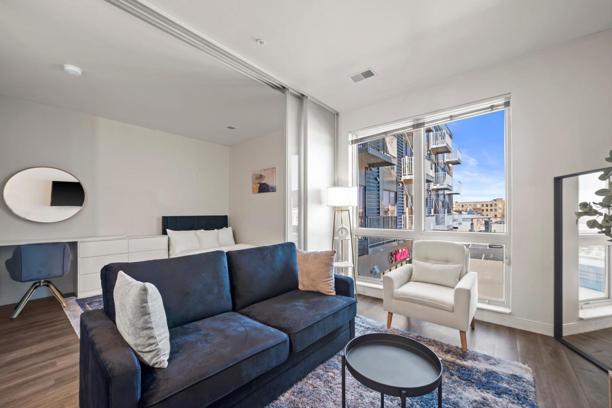 Apartment Downtown View Near Michigan Plaza Black *