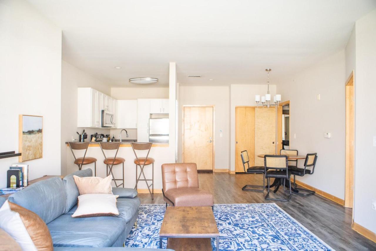 Flexhome Brewers Hill 2br Ts2 - Near Brady St And Riverwalk Milwaukee
