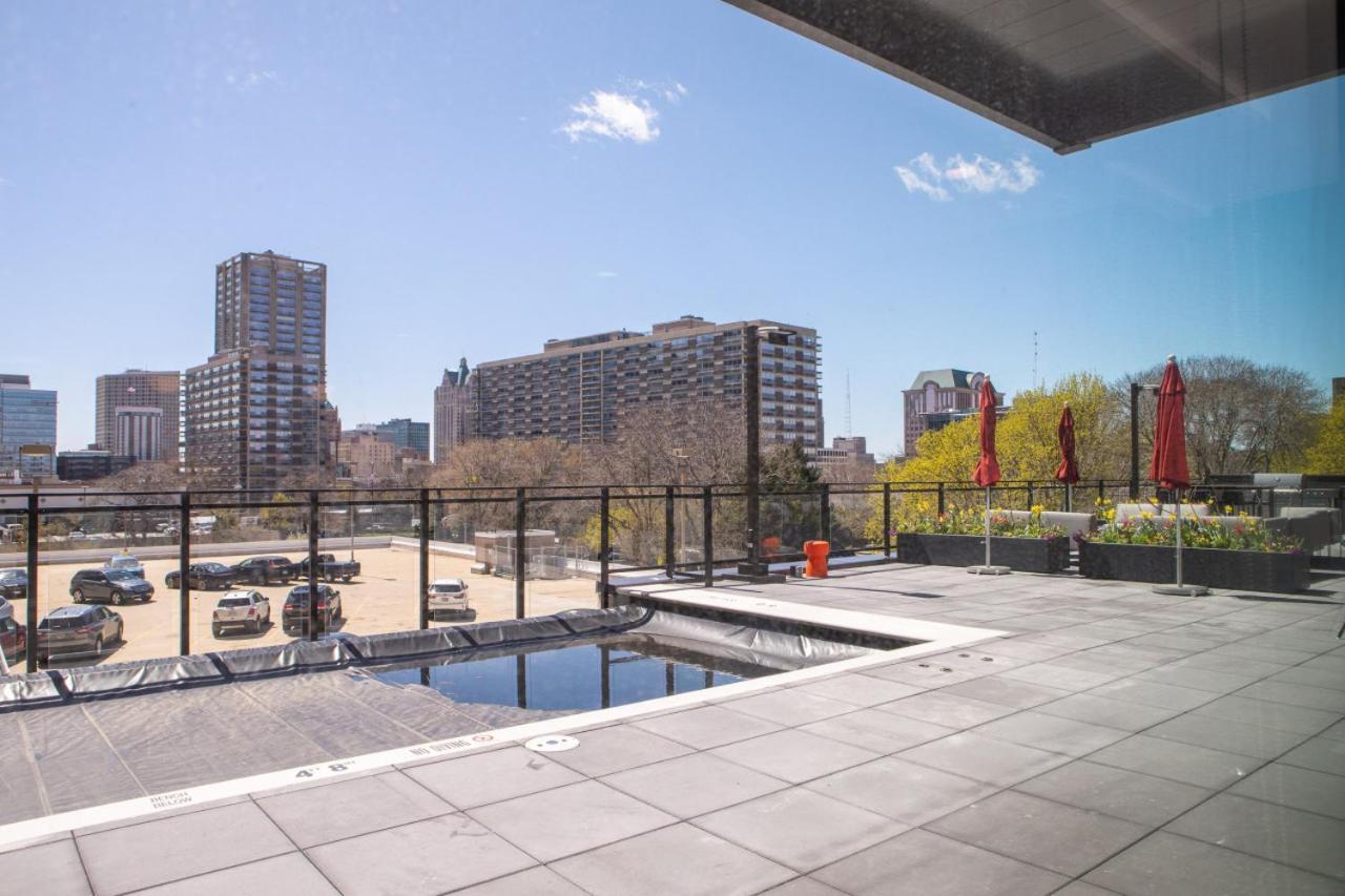 Flexhome East Side 1br No4 - With Balcony, Pool, Gym Apartment *