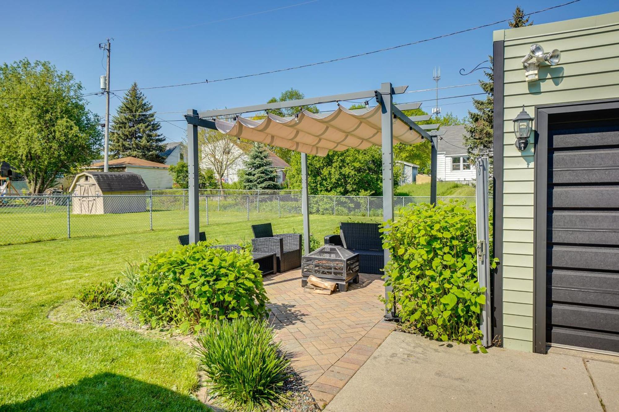 With Serene Patio And Backyard Garden! Milwaukee