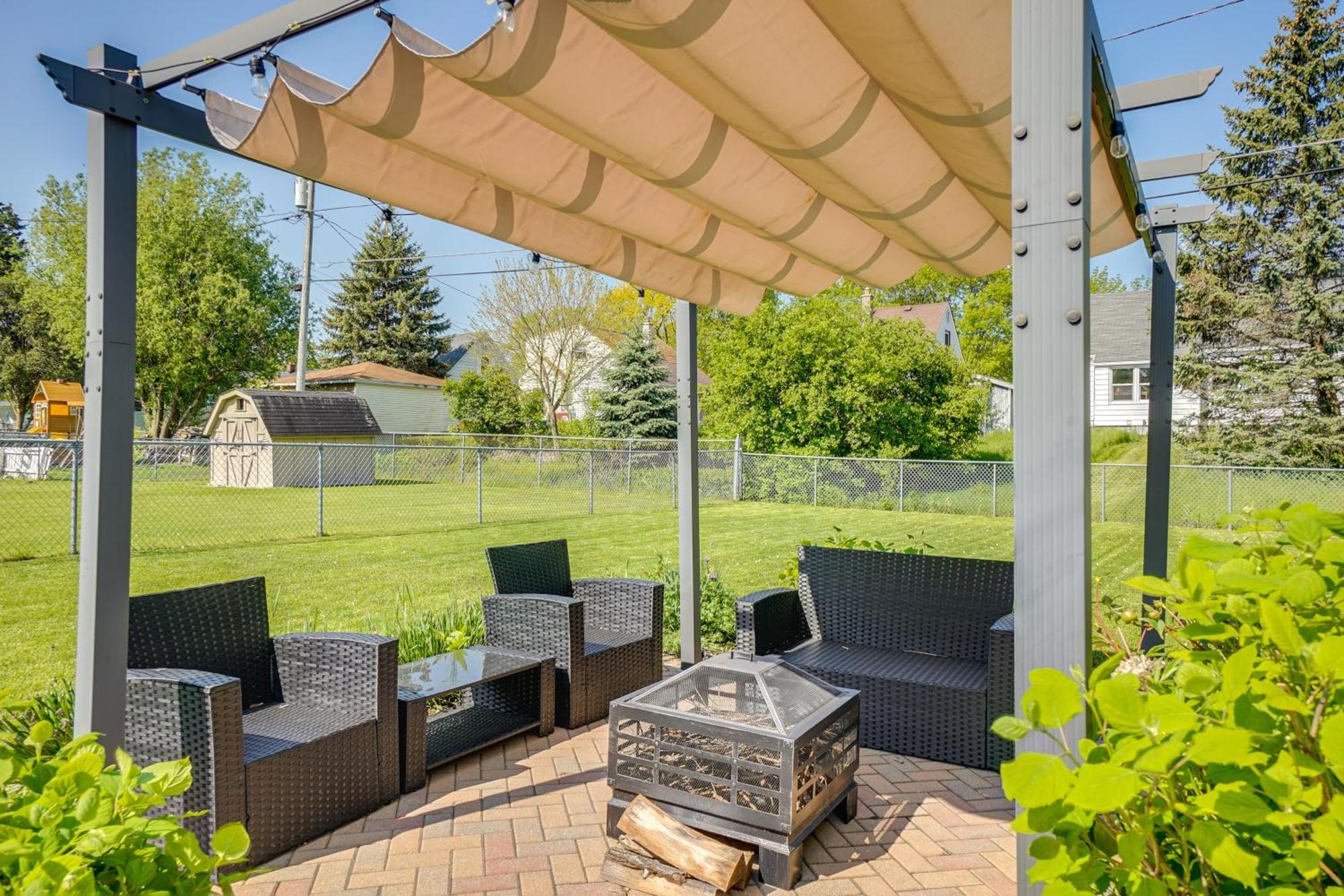 With Serene Patio And Backyard Garden! Milwaukee