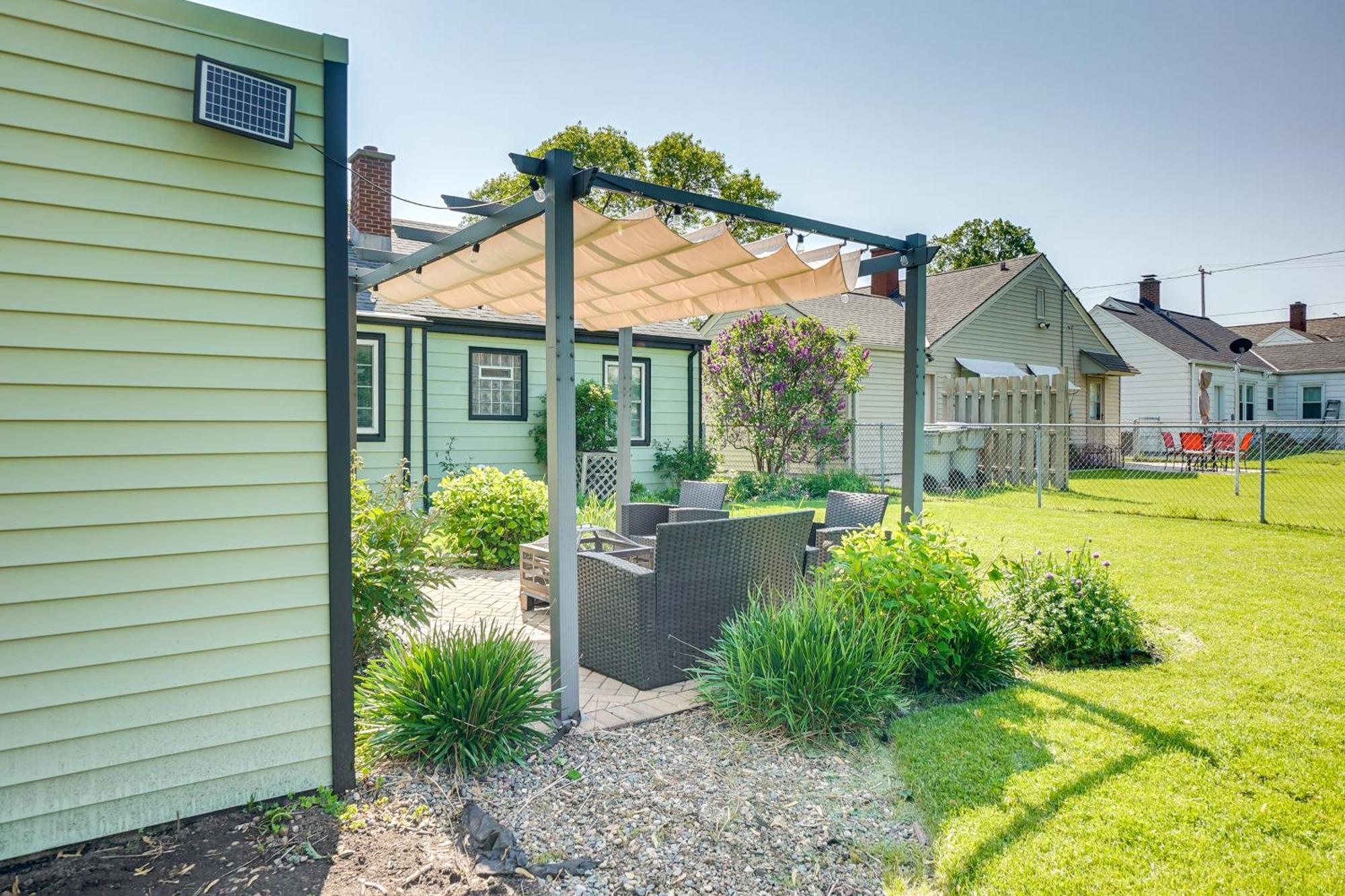 With Serene Patio And Backyard Garden! Milwaukee
