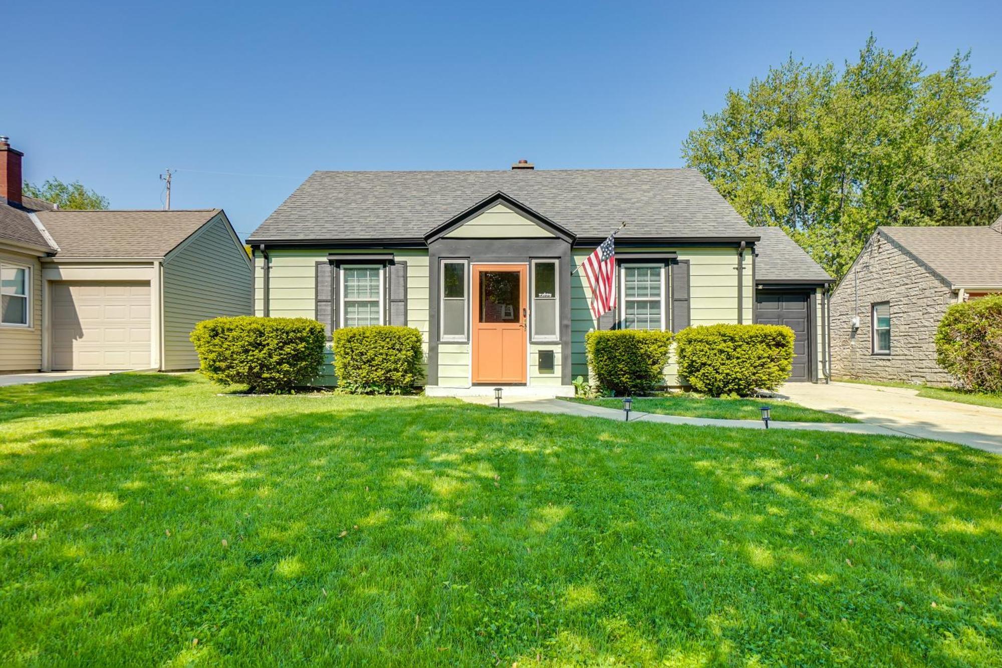 With Serene Patio And Backyard Garden! Milwaukee