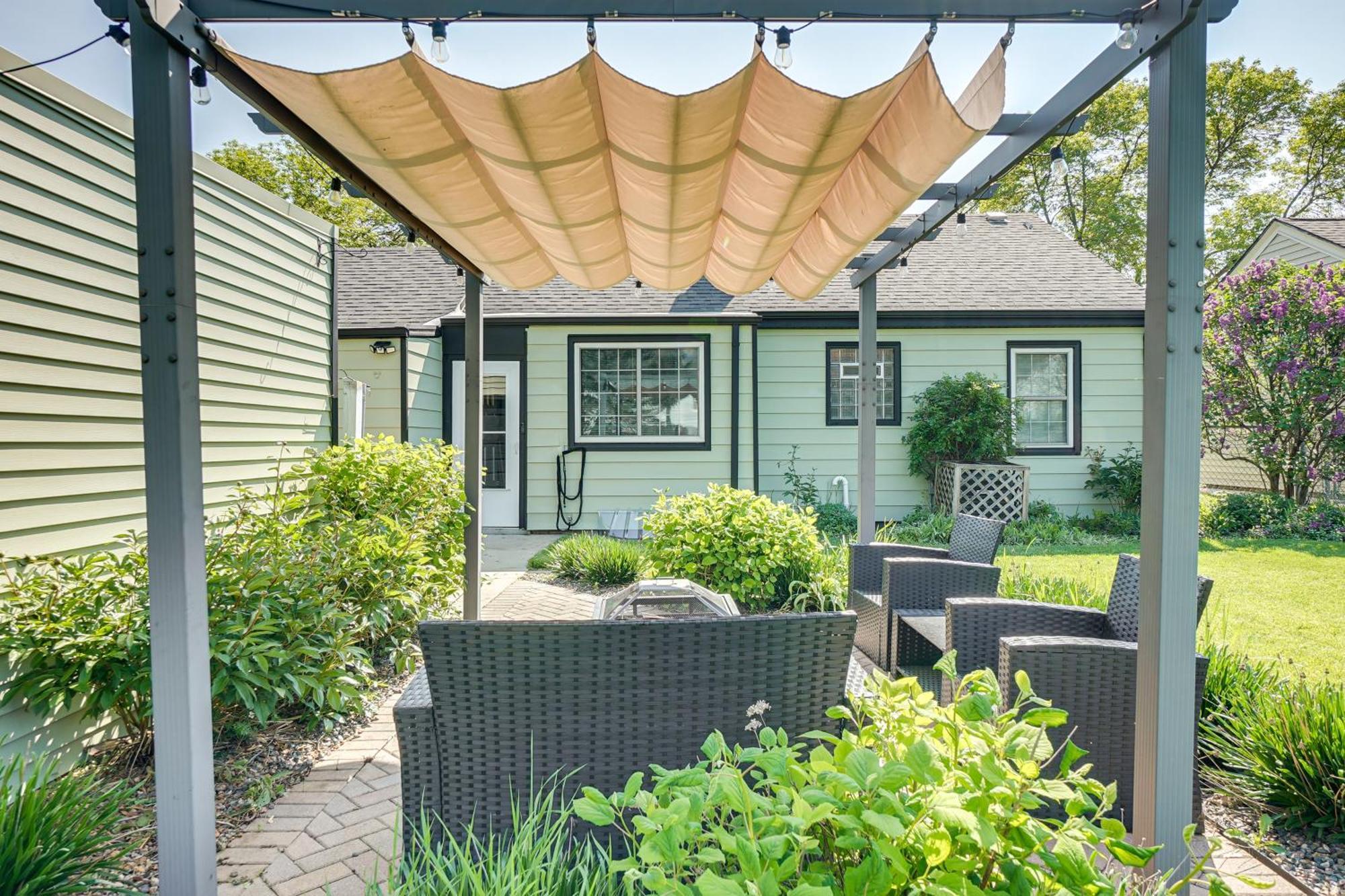 With Serene Patio And Backyard Garden! Holiday home *