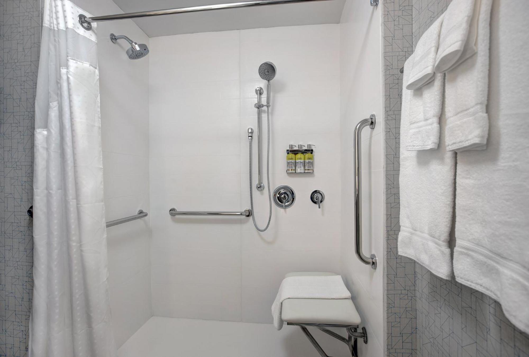 Express - Downtown By Ihg Hotel 3*