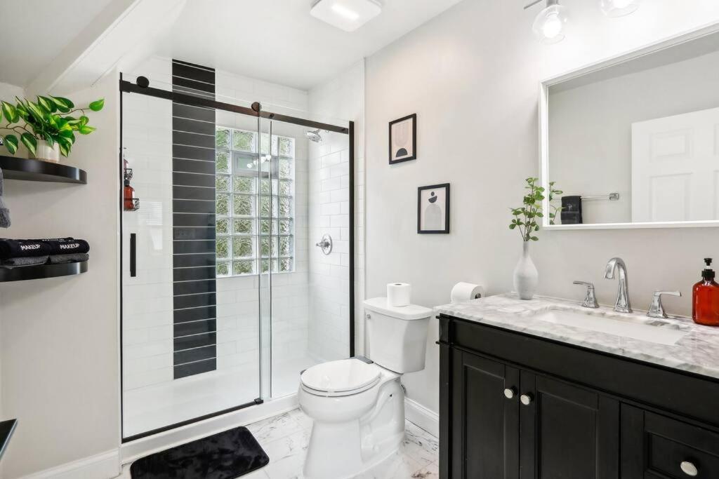 Historic In Brewers Hill With Hot Tub! Holiday home