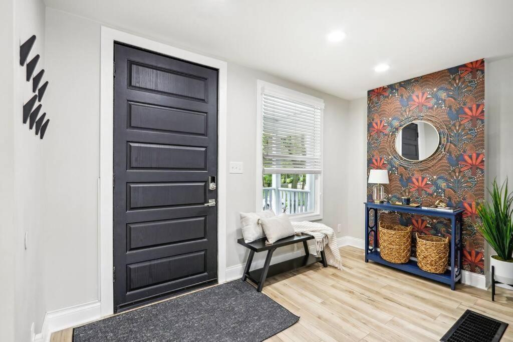 Historic In Brewers Hill With Hot Tub! Holiday home Milwaukee