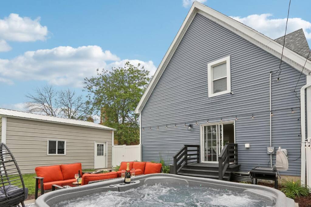 Holiday home Historic In Brewers Hill With Hot Tub!