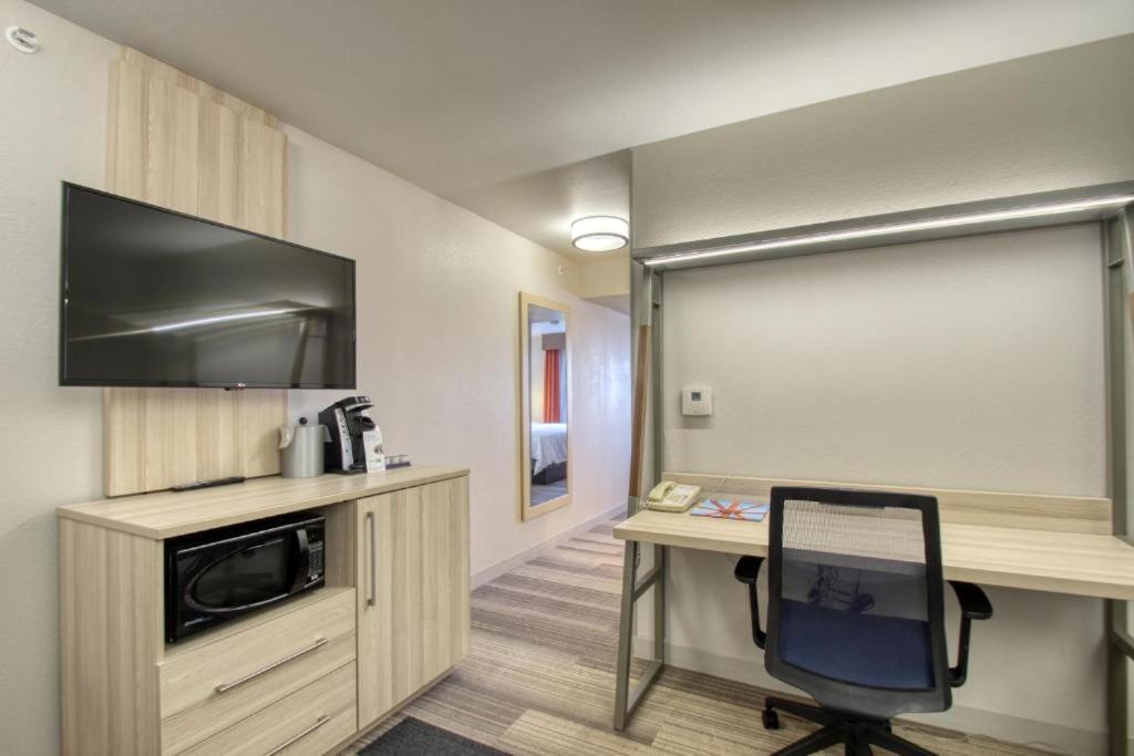 Hotel Express & Airport By Ihg