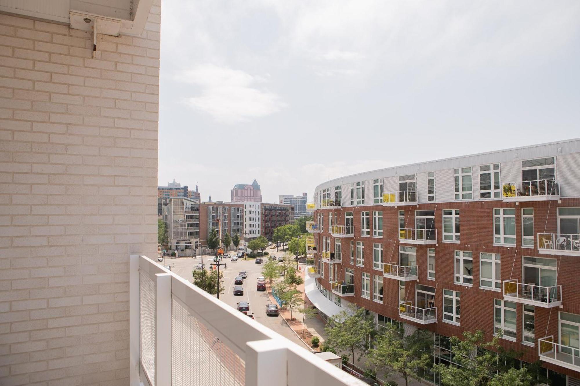 Apartment Flexhome East Side 1br R1 - Near Brady St And Fiserv With Balcony Milwaukee