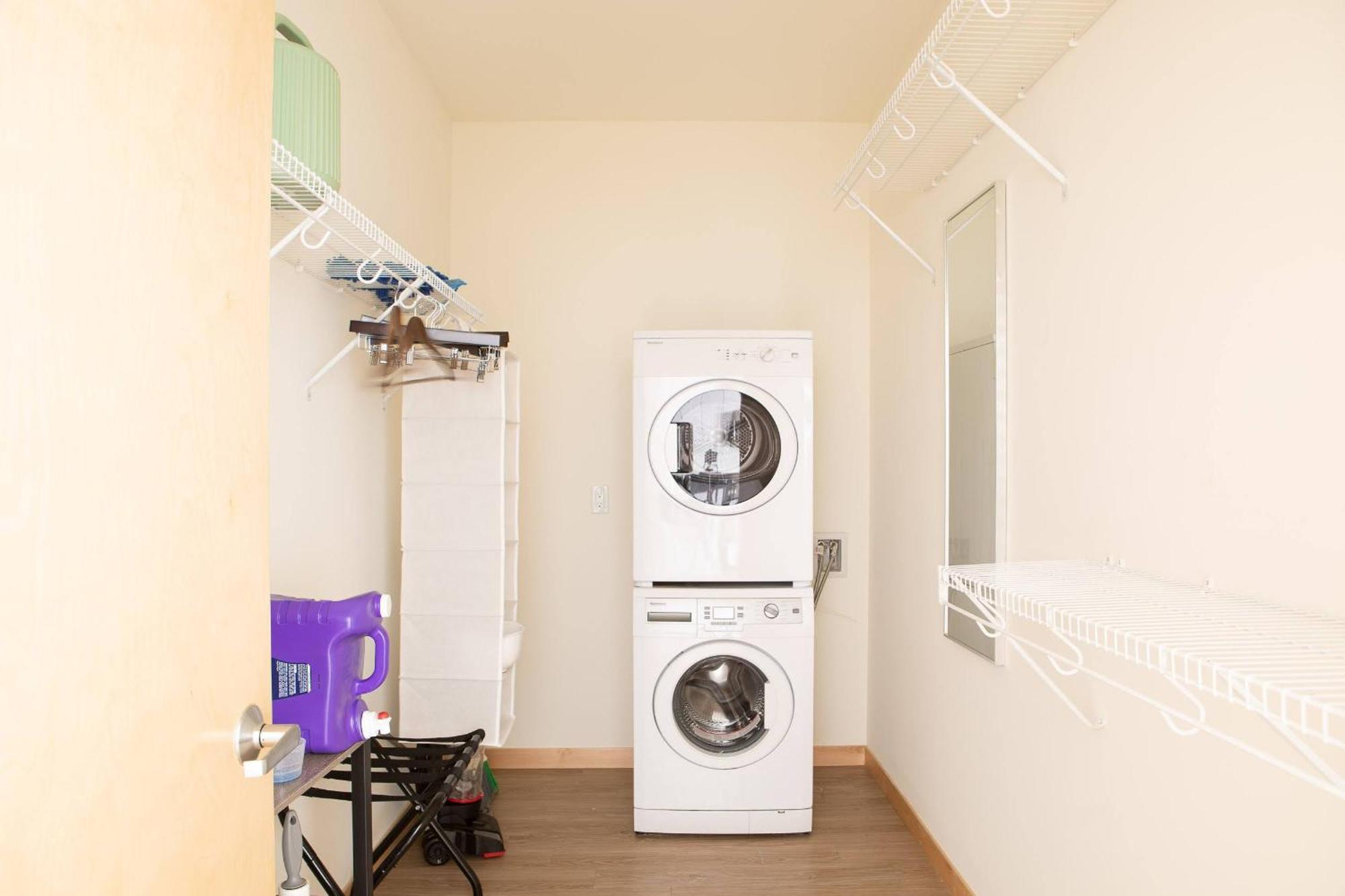 Flexhome Walkers Point T1 With Gym And Balcony