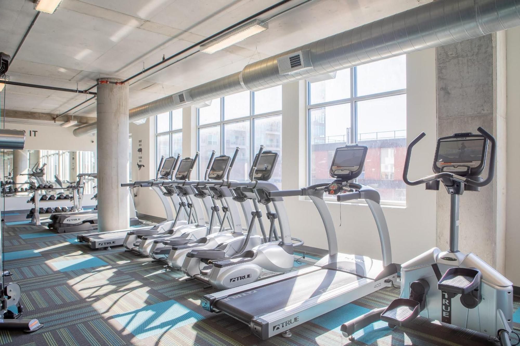 Flexhome East Side Ur1 - Near Brady St With Gym Balcony *