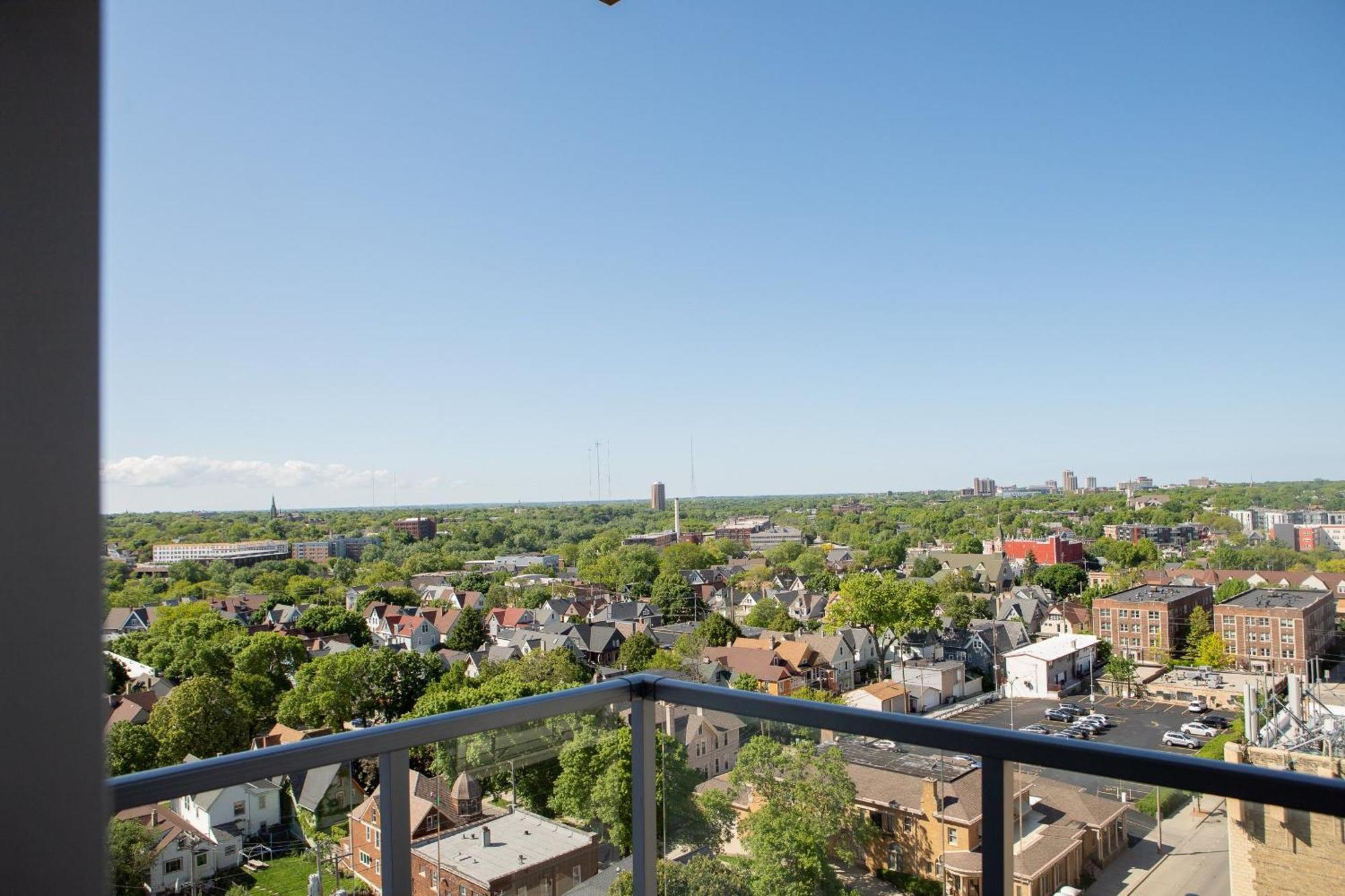 Flexhome East Side Ur1 - Near Brady St With Gym Balcony Milwaukee