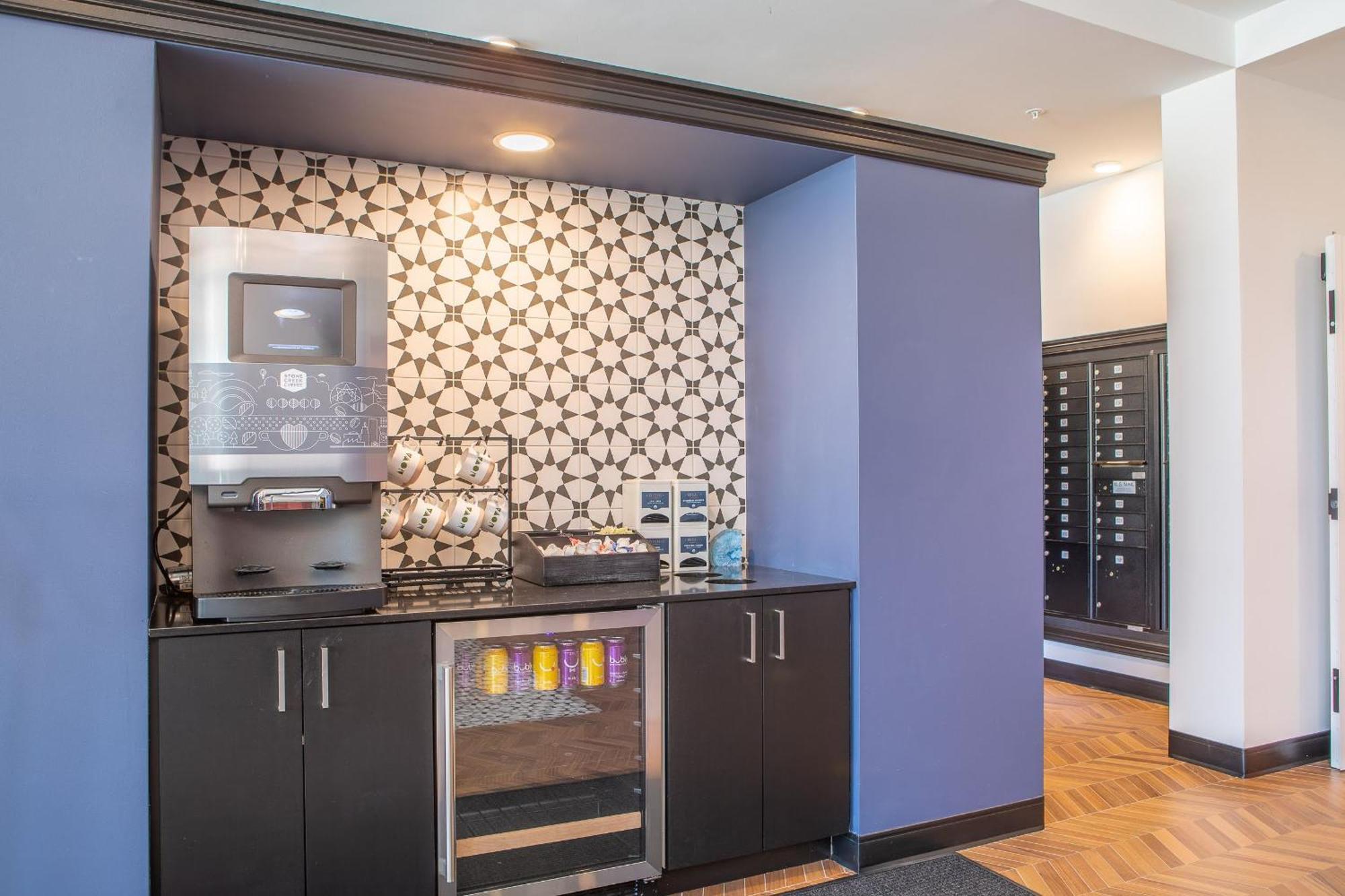 Flexhome East Side 1br No1 With Balcony, Pool, And Gym *