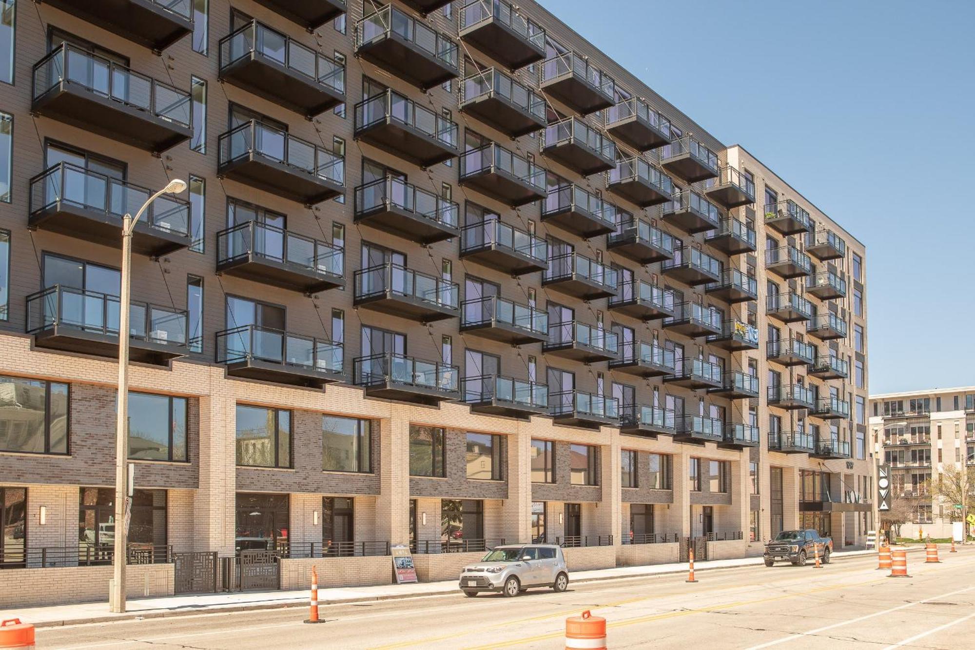 Flexhome East Side 1br No1 With Balcony, Pool, And Gym