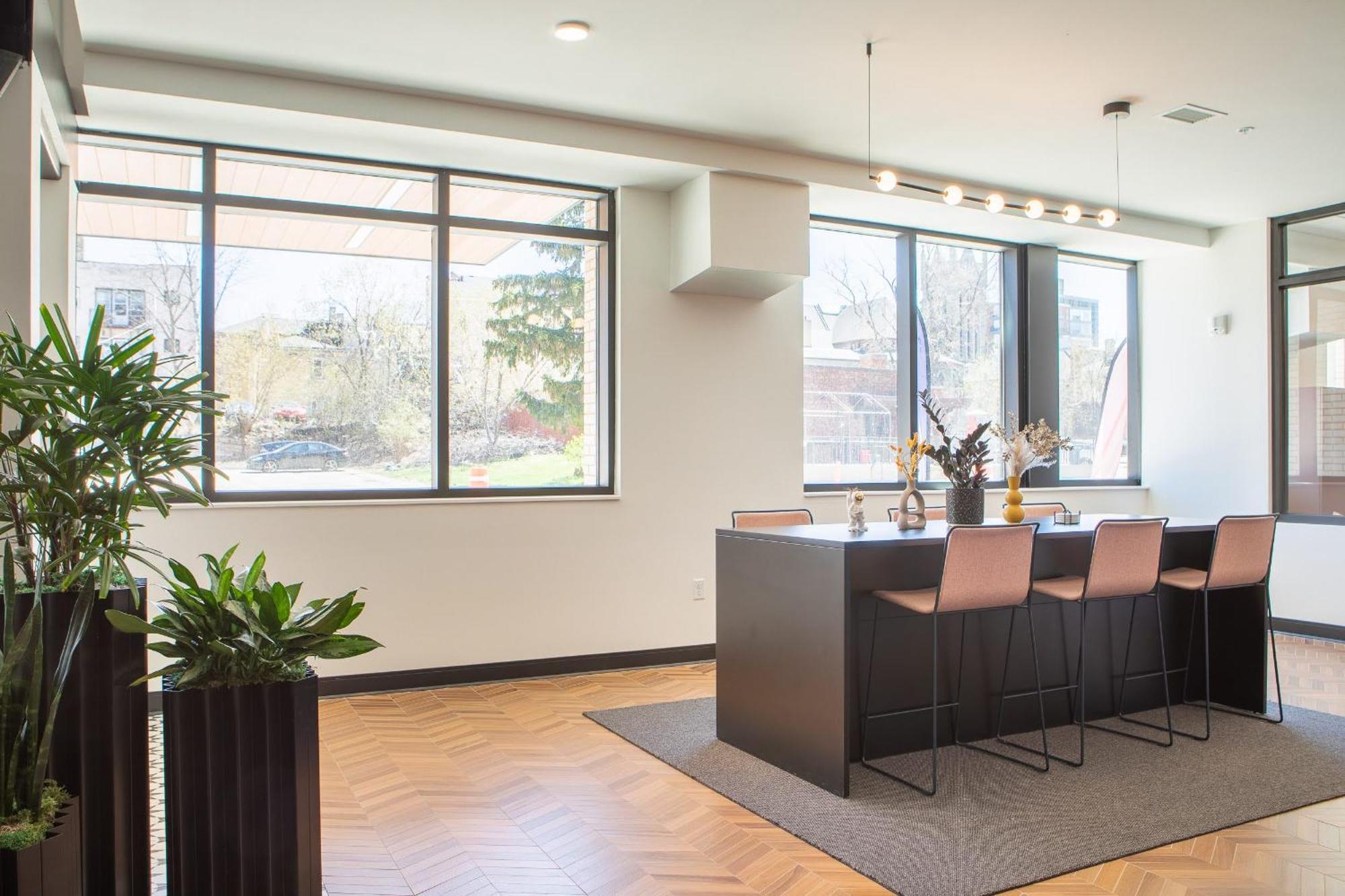 Flexhome East Side 1br No1 With Balcony, Pool, And Gym *