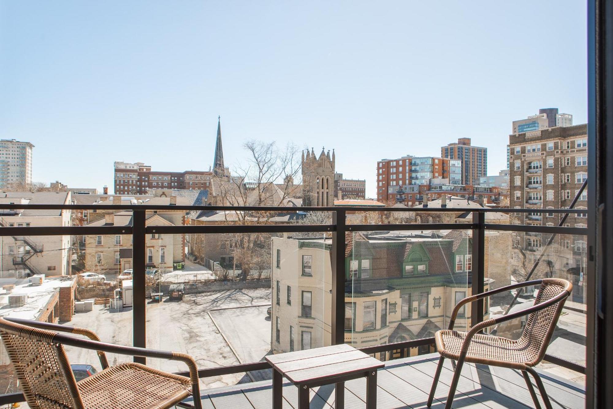 Apartment Flexhome East Side 1br No1 With Balcony, Pool, And Gym Milwaukee