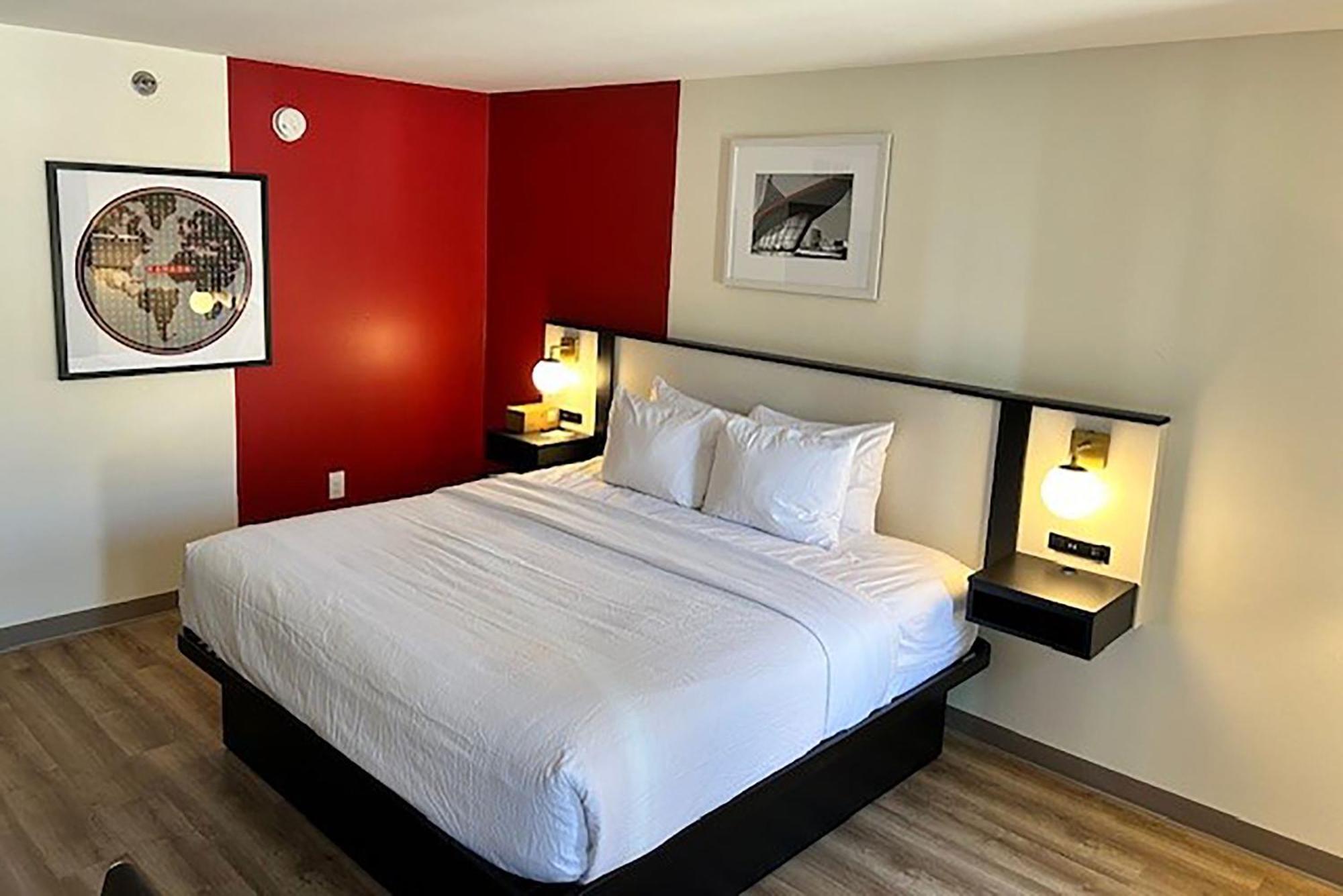 Ramada By Wyndham Hotel Milwaukee