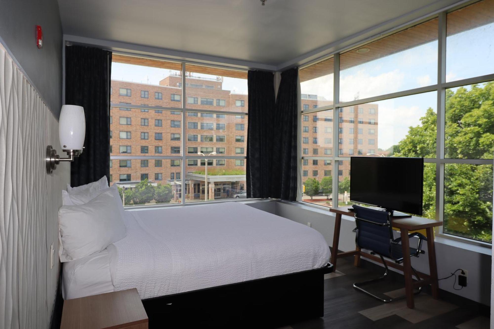 Hotel Days & By Wyndham