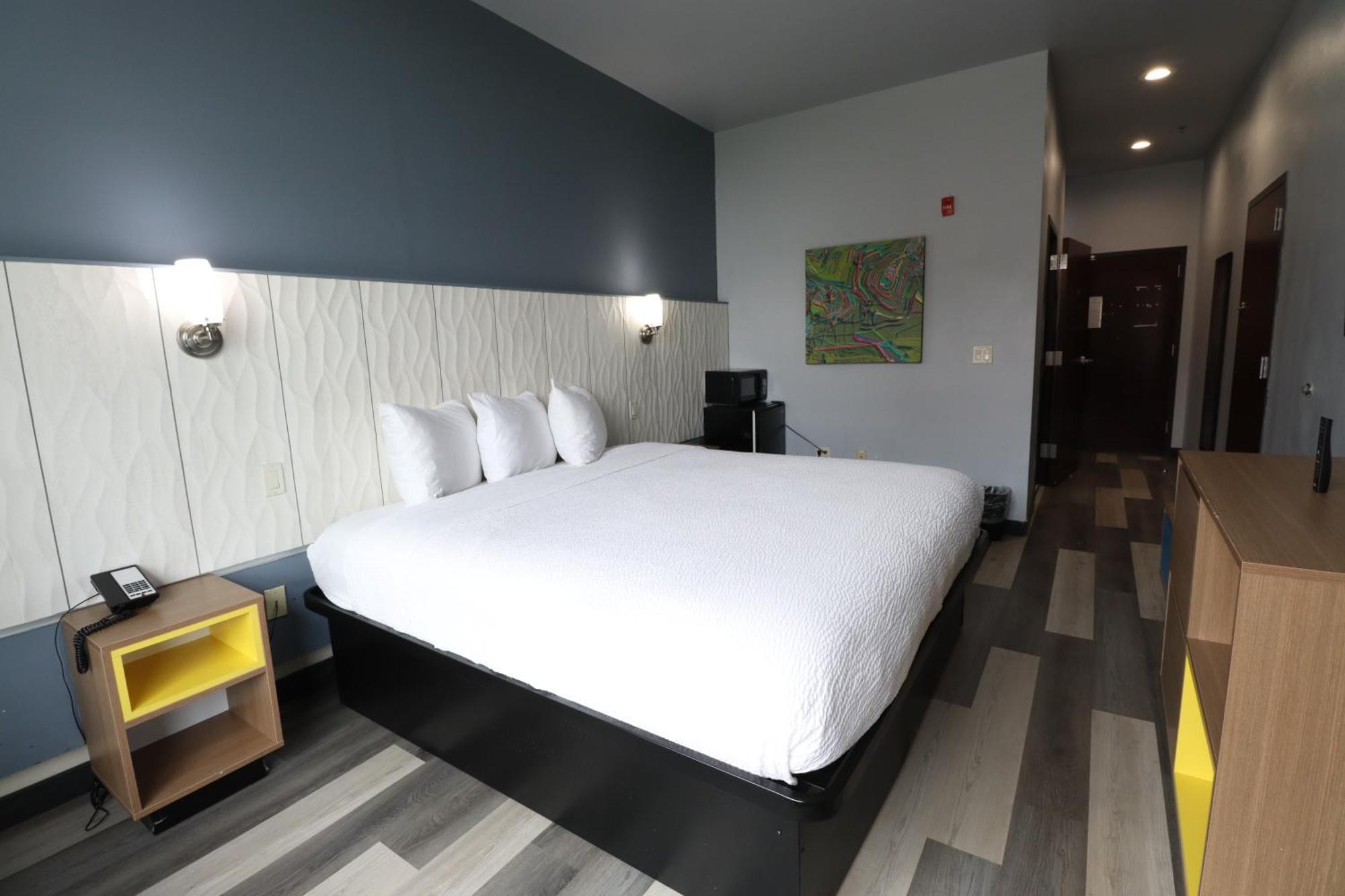 Days & By Wyndham Hotel Milwaukee