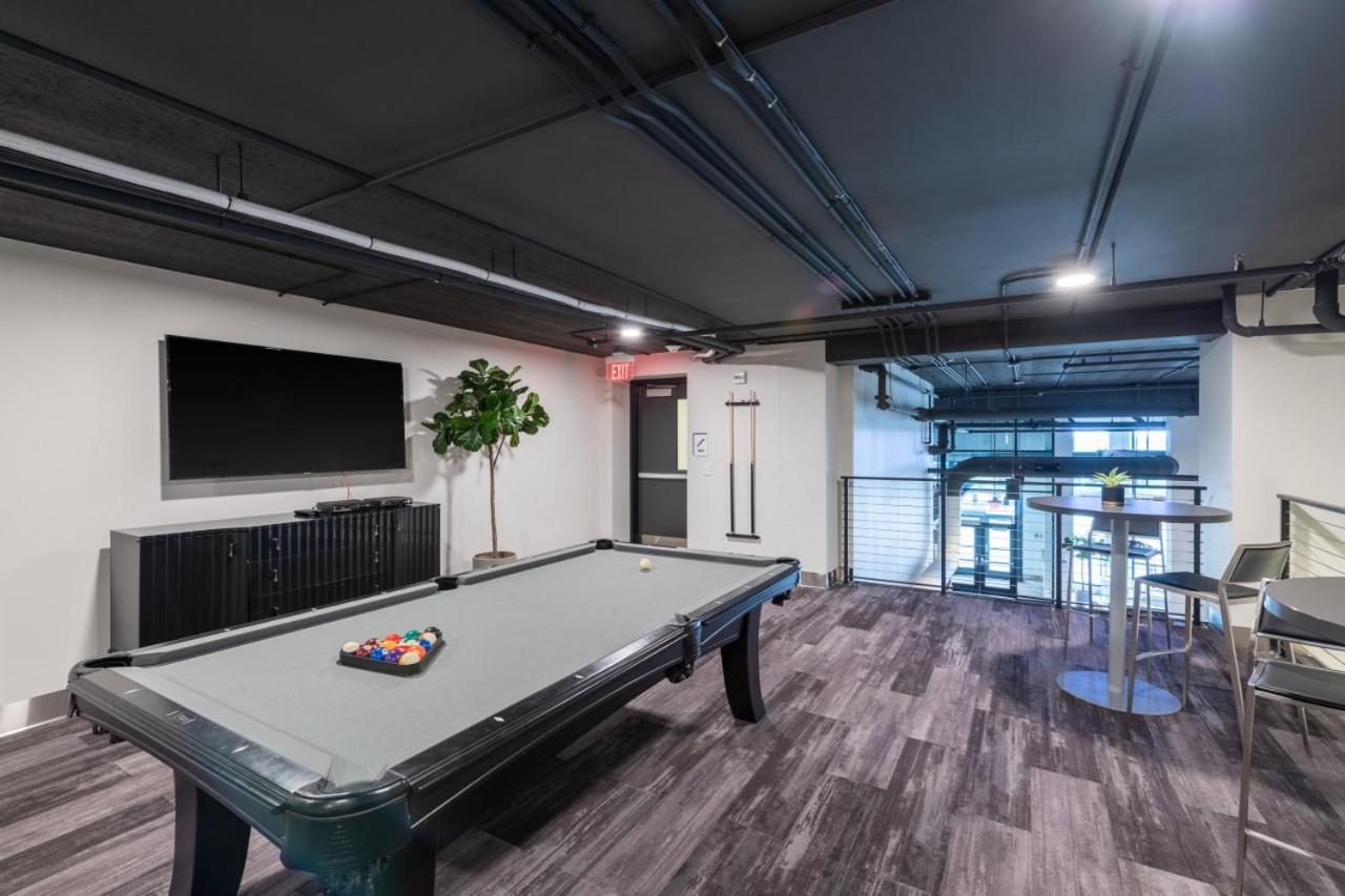 Apartment Flexhome Skywalk To Fiserv U8 With Rooftop, Gym, And Parking Milwaukee