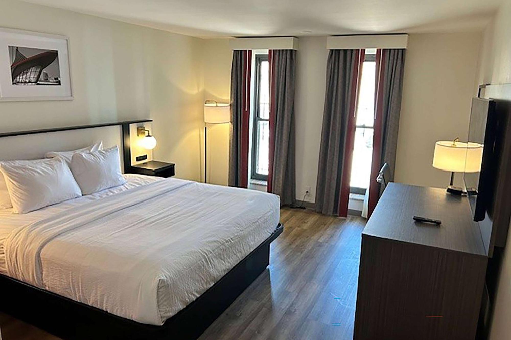 Ramada By Wyndham Milwaukee