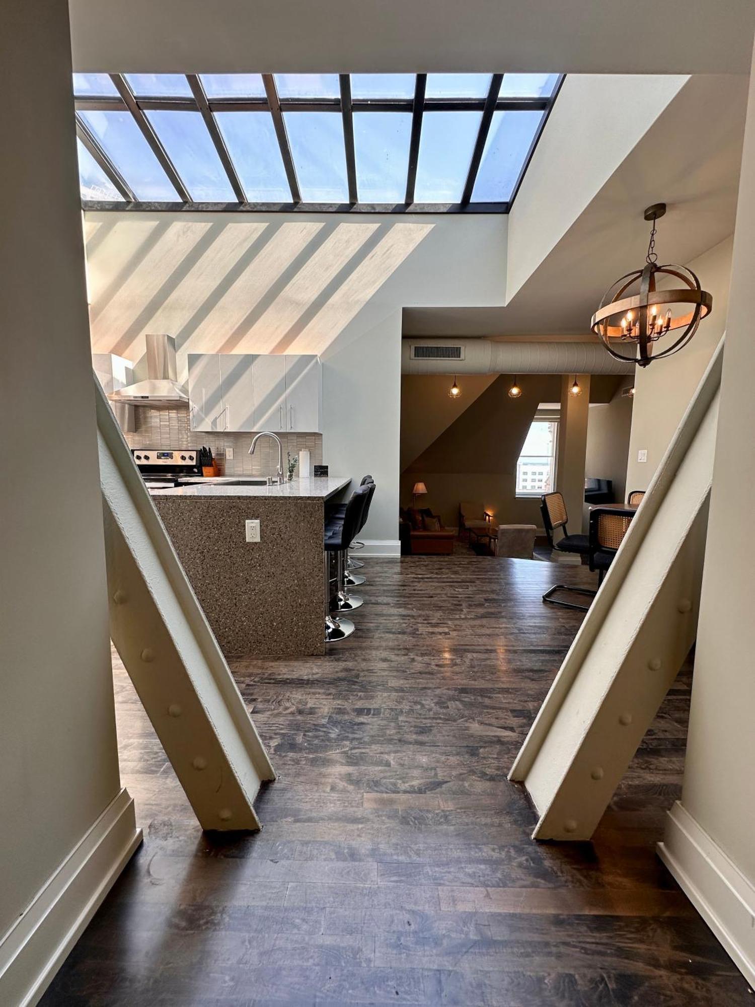 Downtown Luxury 2br Penthouse *