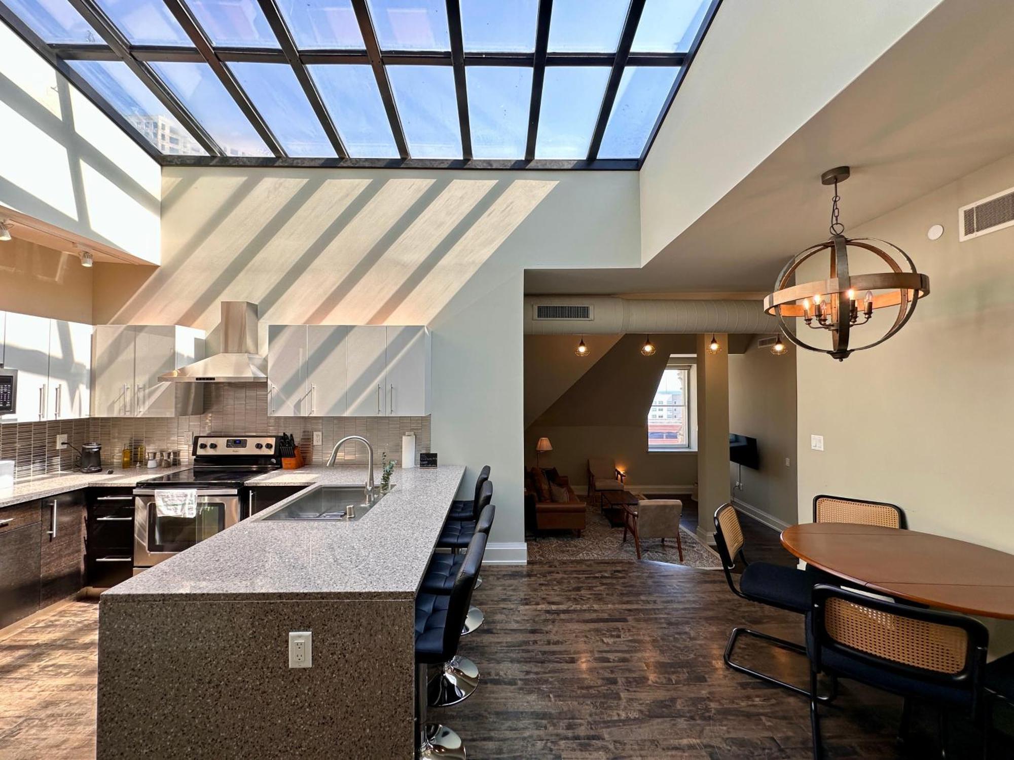 Apartment Downtown Luxury 2br Penthouse *
