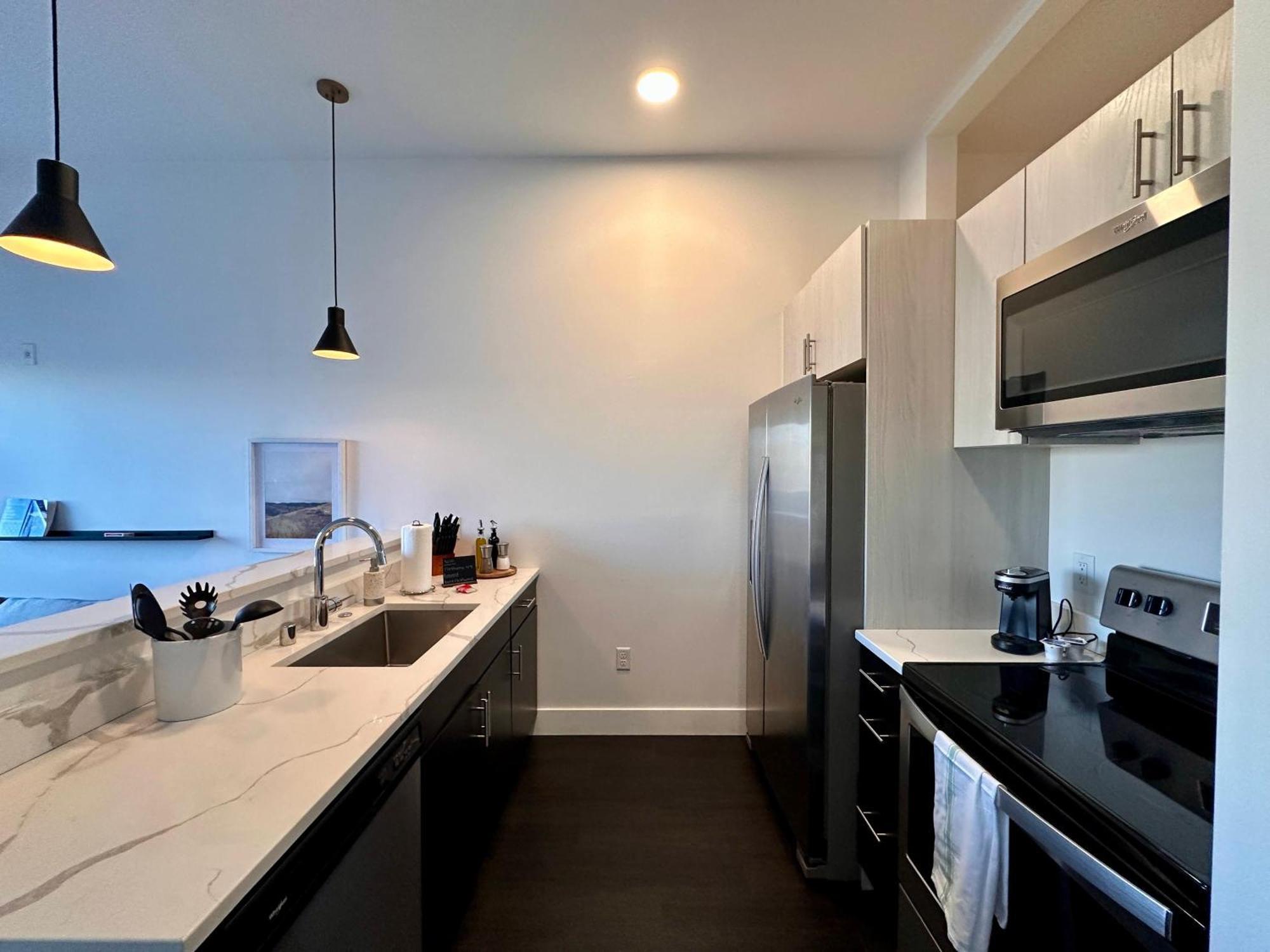 Apartment Flexhome Skywalk To Fiserv U9 With Rooftop, Gym, And Parking Milwaukee