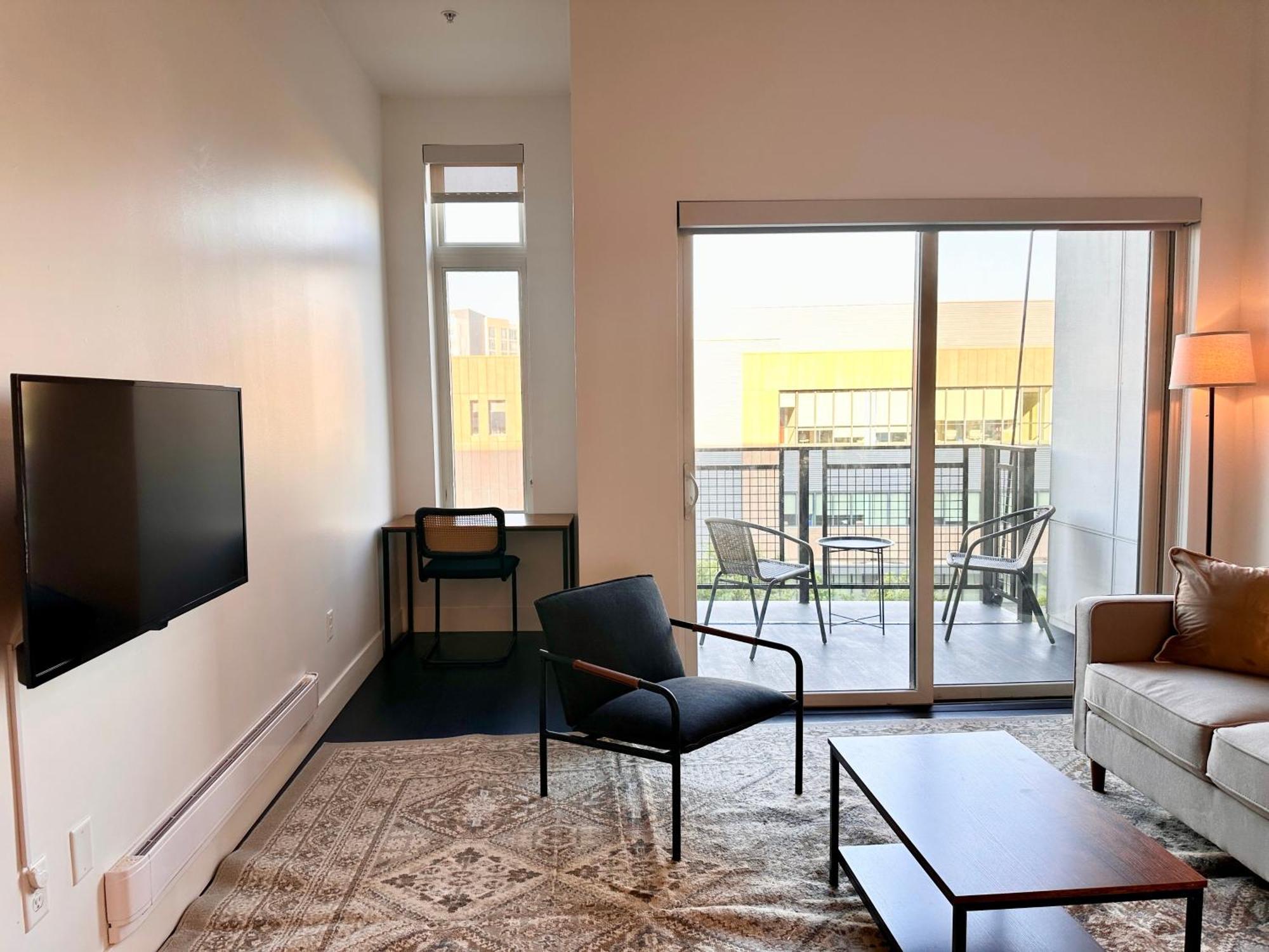 Apartment Flexhome Skywalk To Fiserv U9 With Rooftop, Gym, And Parking Milwaukee