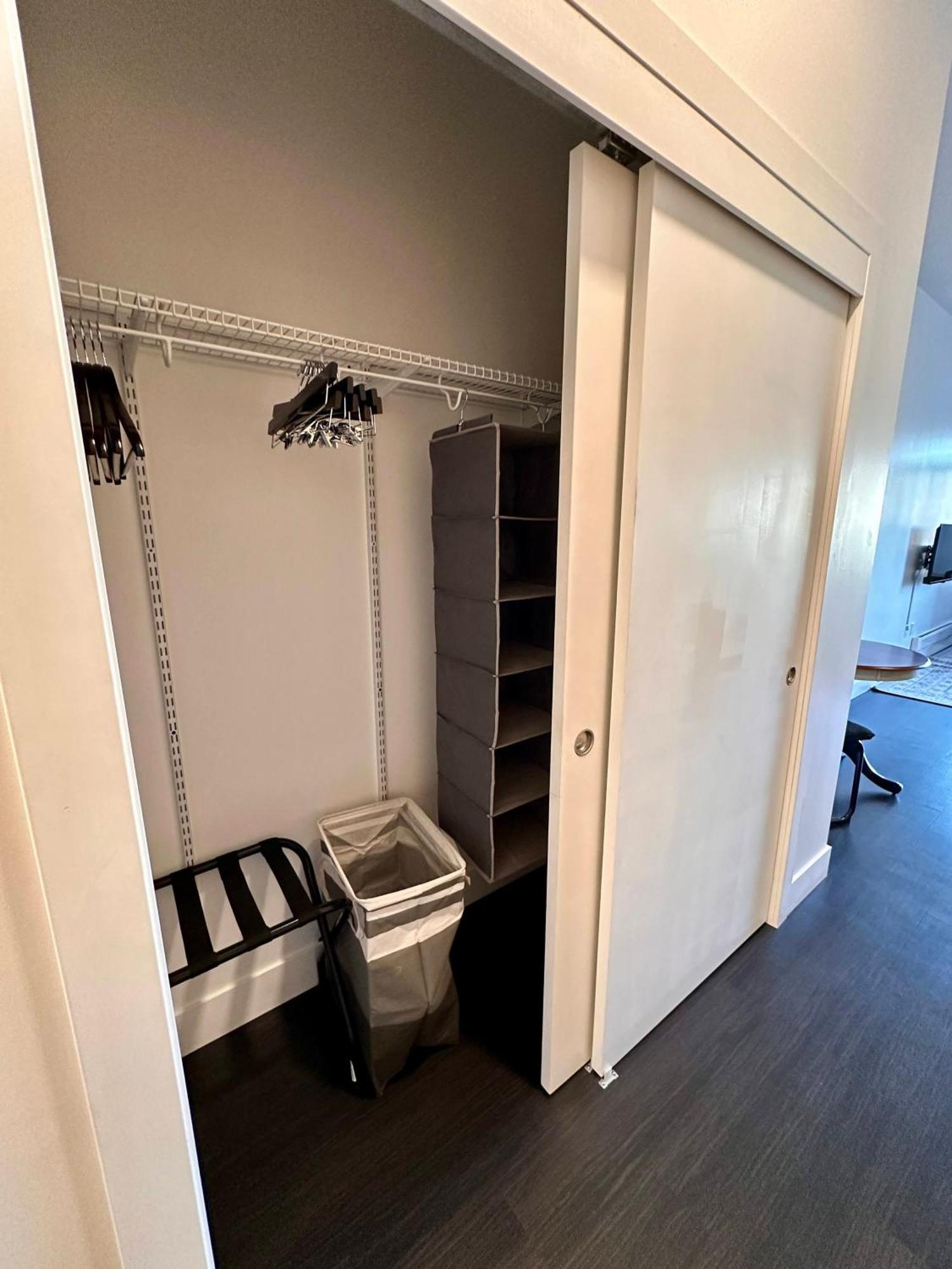 Flexhome Skywalk To Fiserv U9 With Rooftop, Gym, And Parking Milwaukee