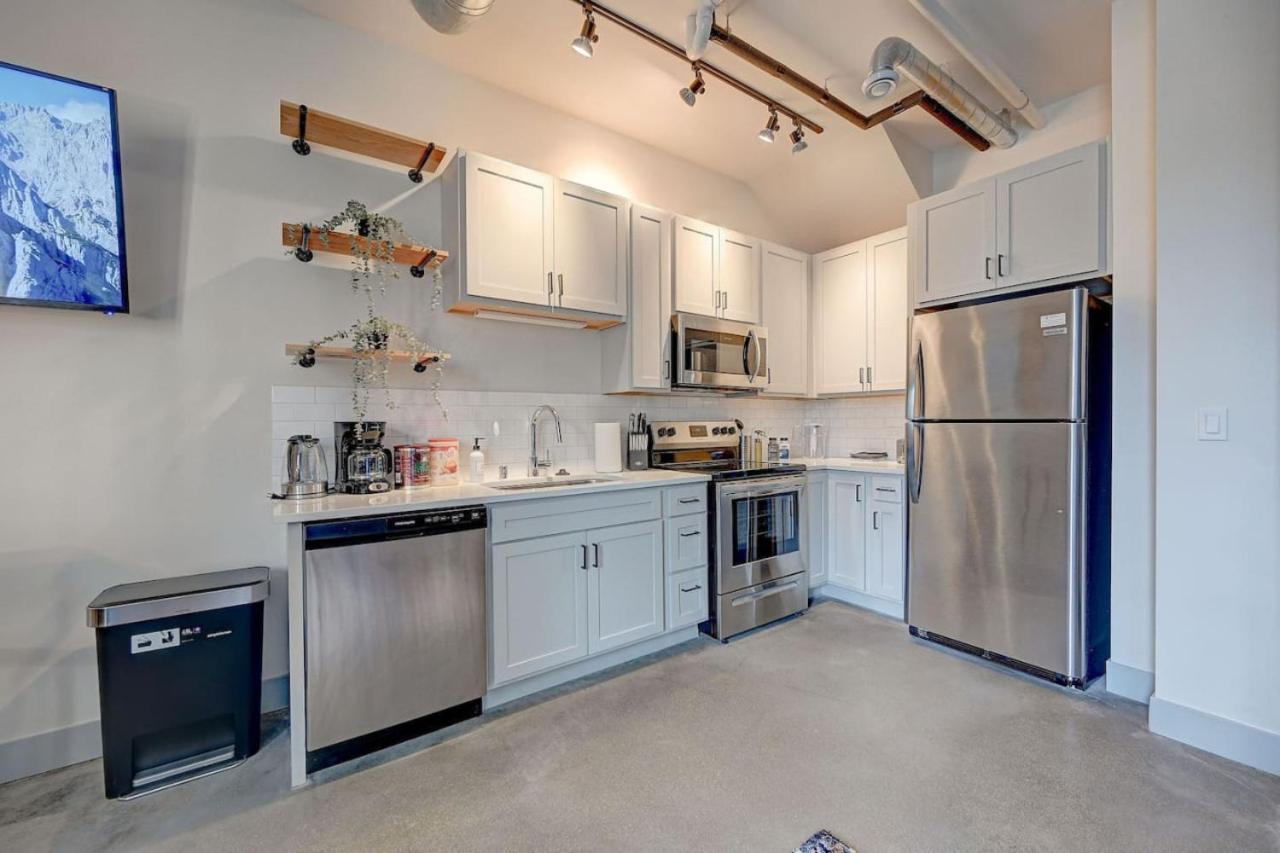 Elegant 2bd Near Historic Pabst Brewery - Fiserv Apartment