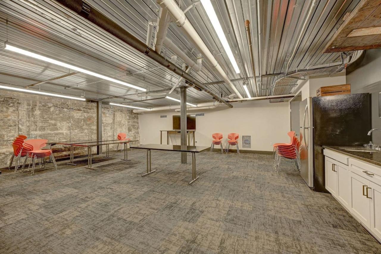 Apartment Spotless 1bd Near Historic Pabst Brewery - Fiserv *