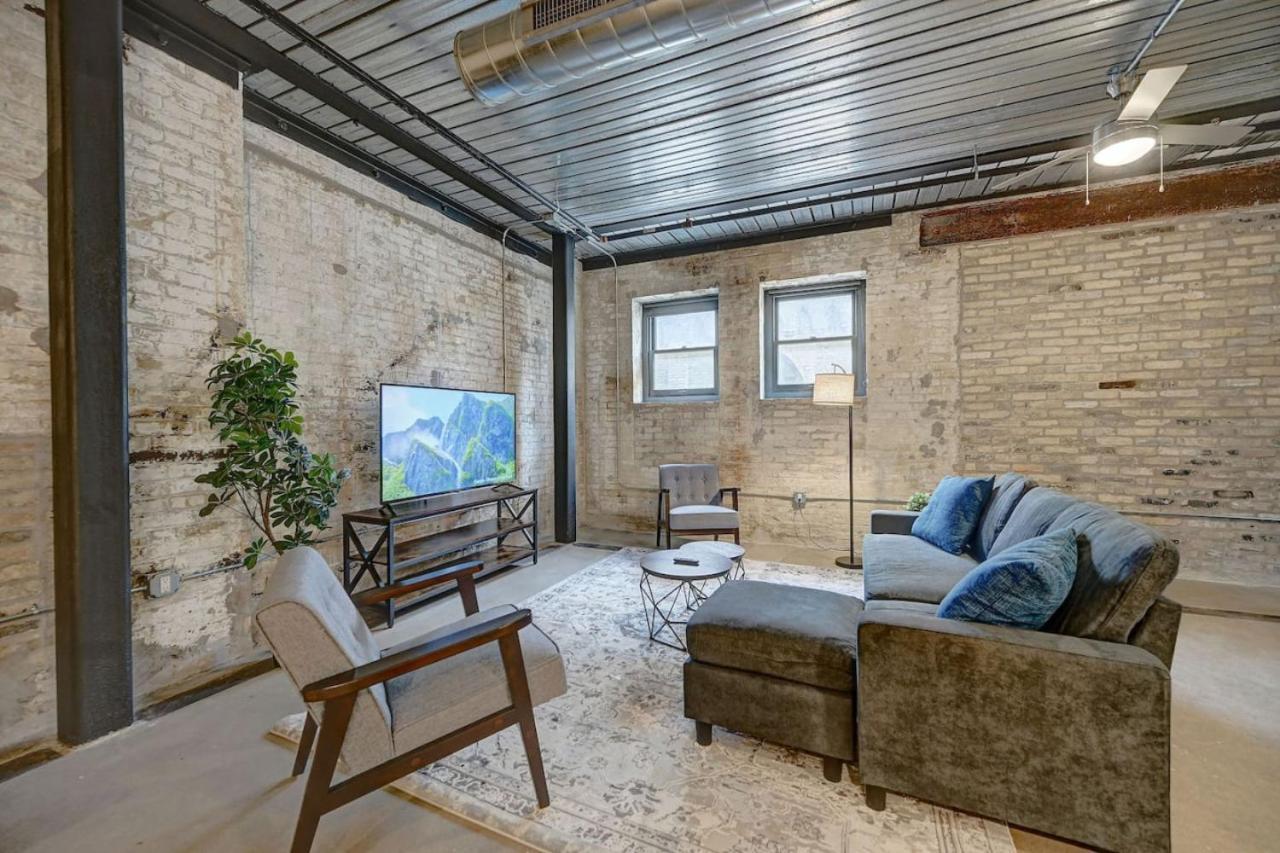 Spotless 1bd Near Historic Pabst Brewery - Fiserv Apartment