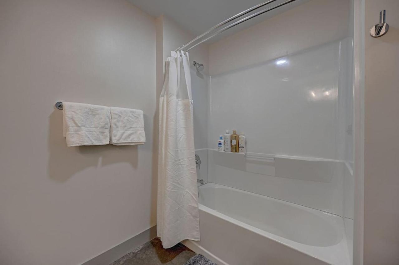 Apartment Stunning 1bd Near Historic Pabst Brewery - Fiserv *