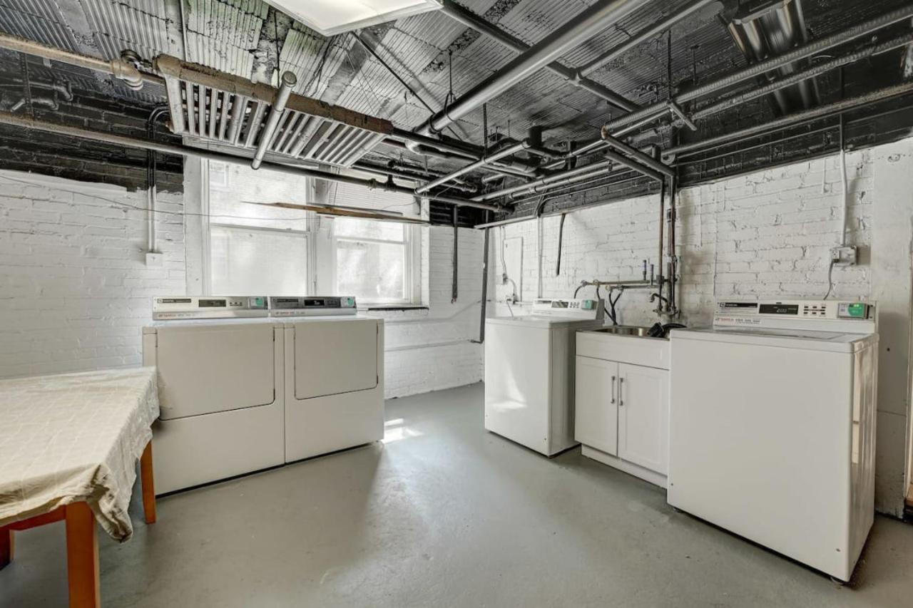 Remodel Cozy Mckinley - Brady St Least Apartment Milwaukee