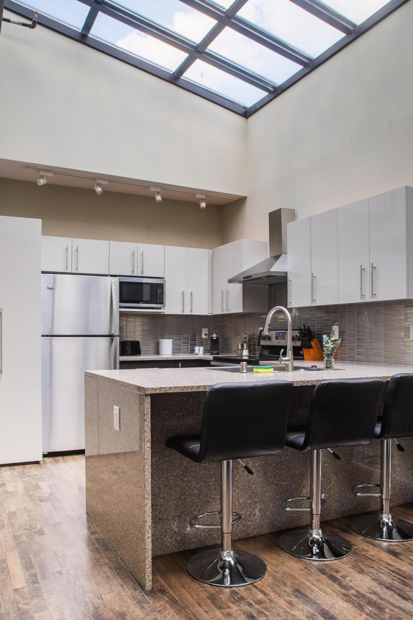 Apartment Downtown Luxury 2br Penthouse Milwaukee