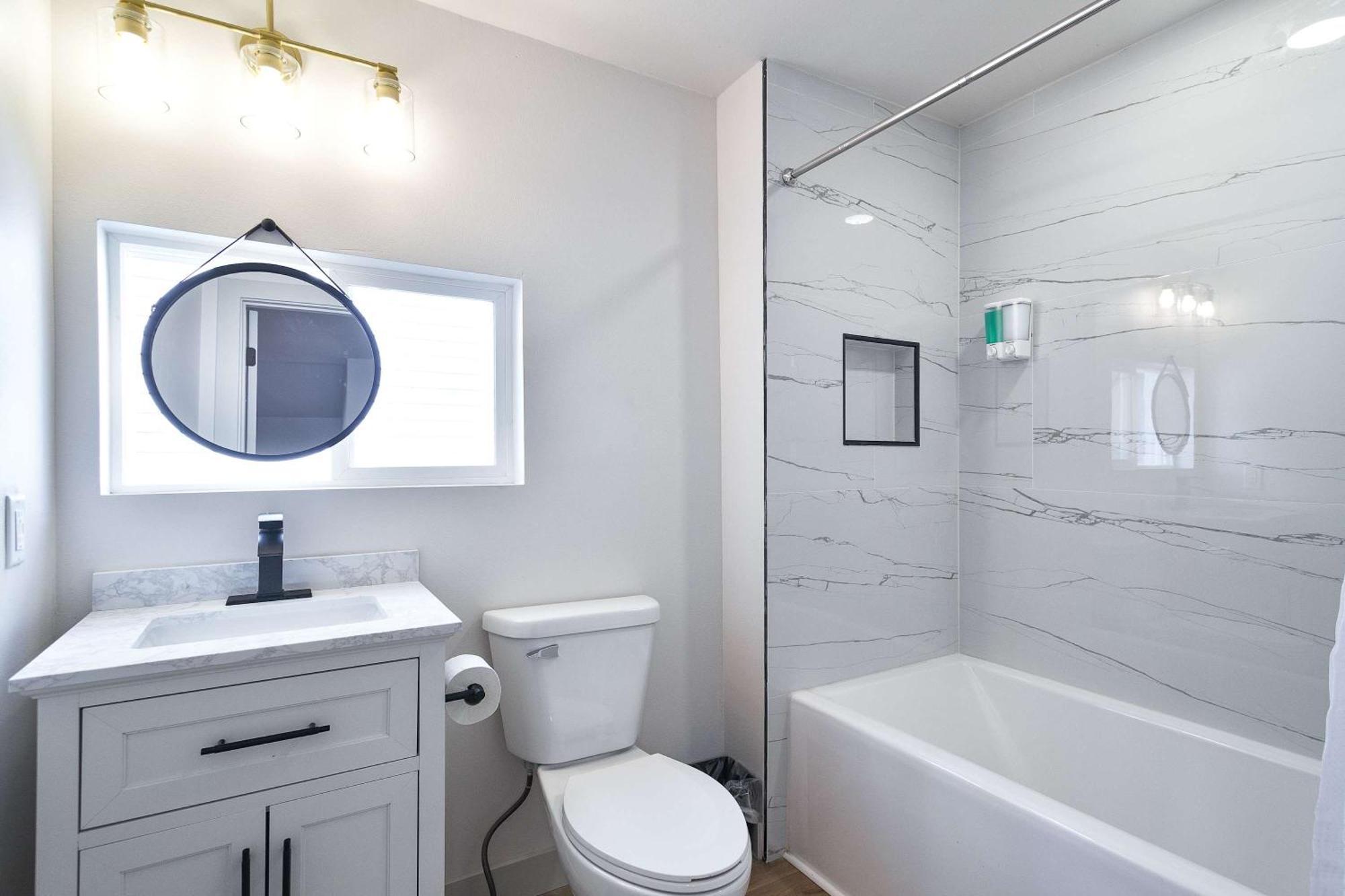 Timeless Beautiful Walking Distance To Downtown * Milwaukee