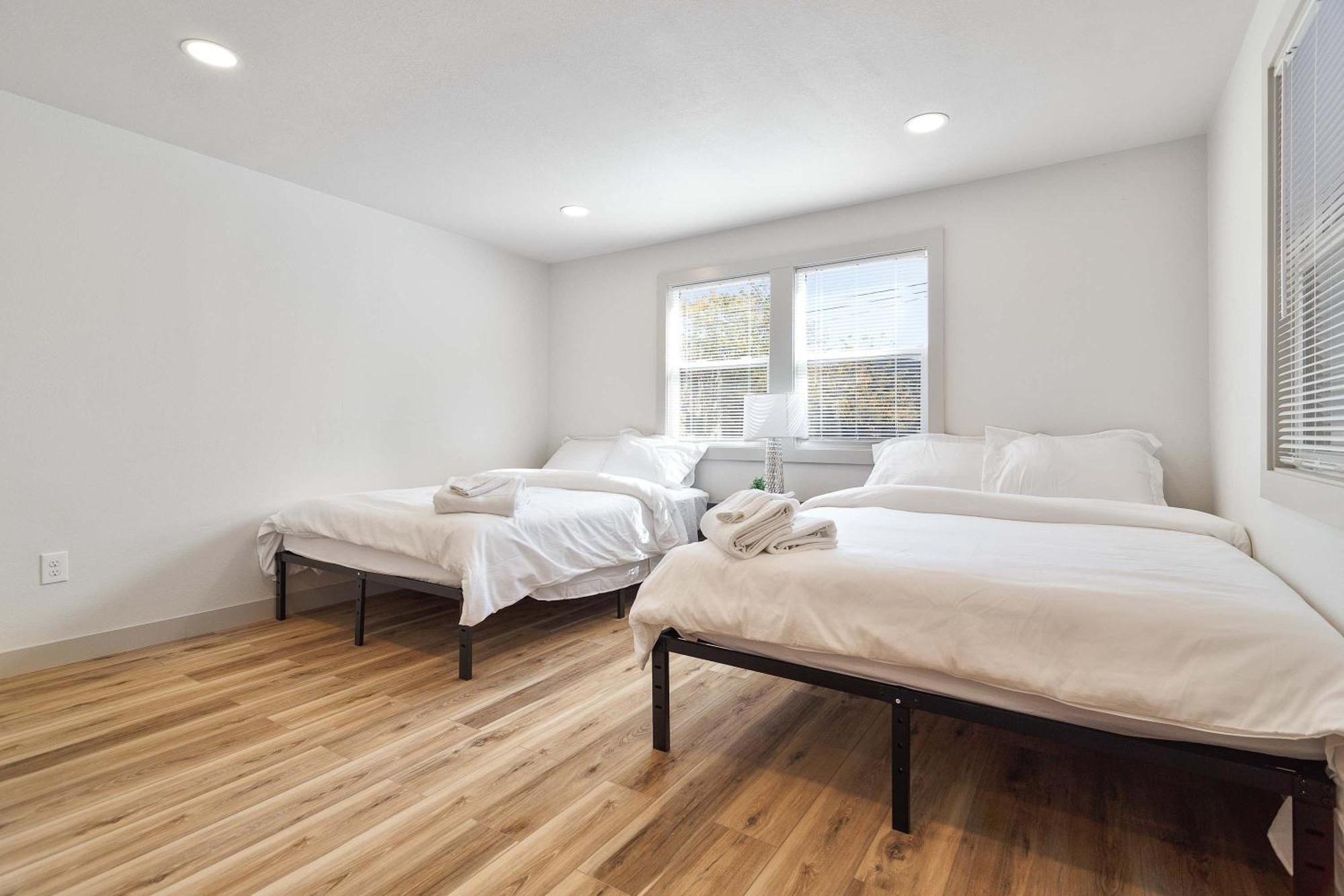 Timeless Beautiful Walking Distance To Downtown * Milwaukee