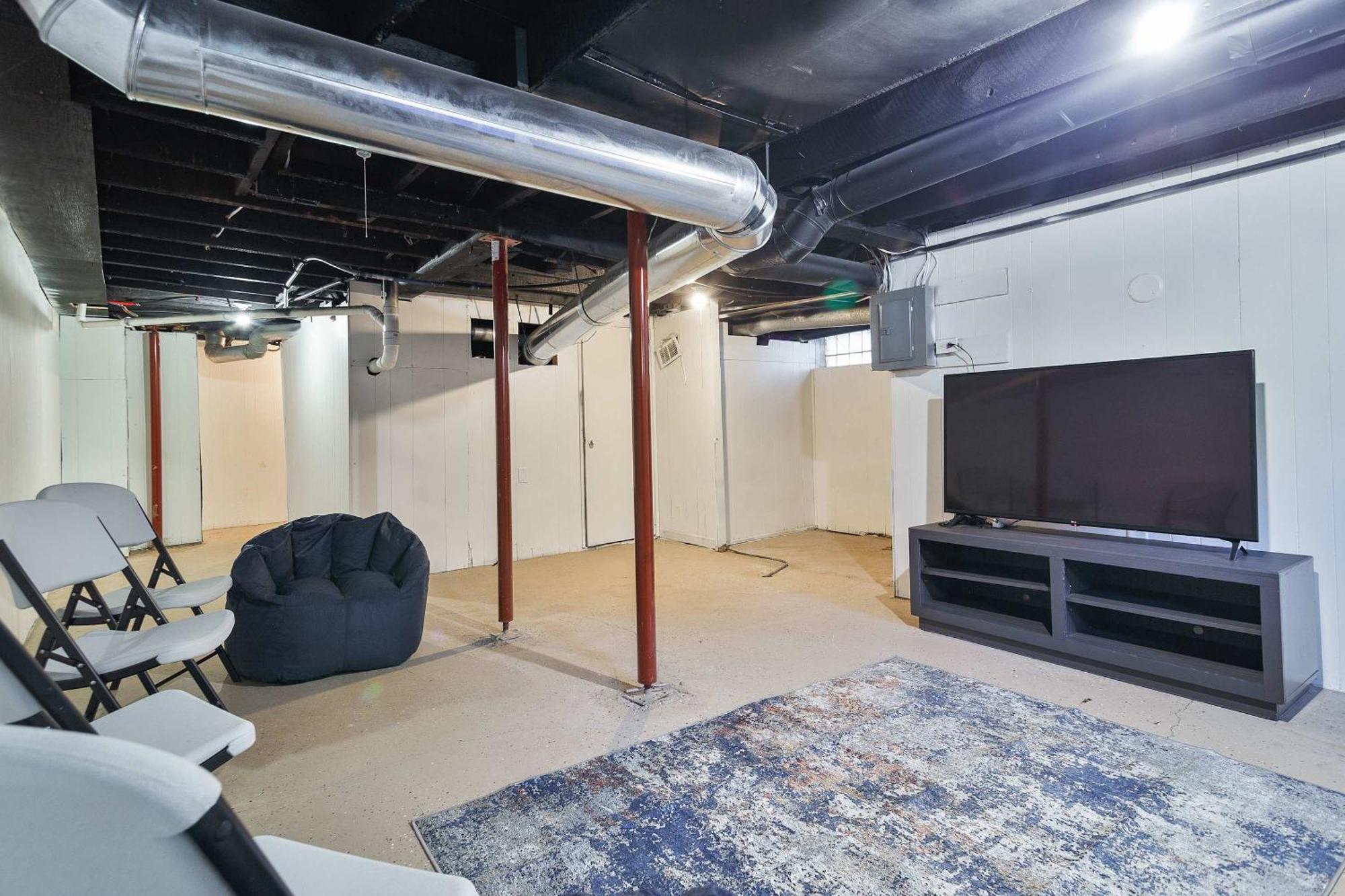 Timeless Beautiful Walking Distance To Downtown Milwaukee